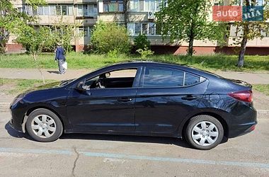 Седан Hyundai Elantra 2019 в Києві