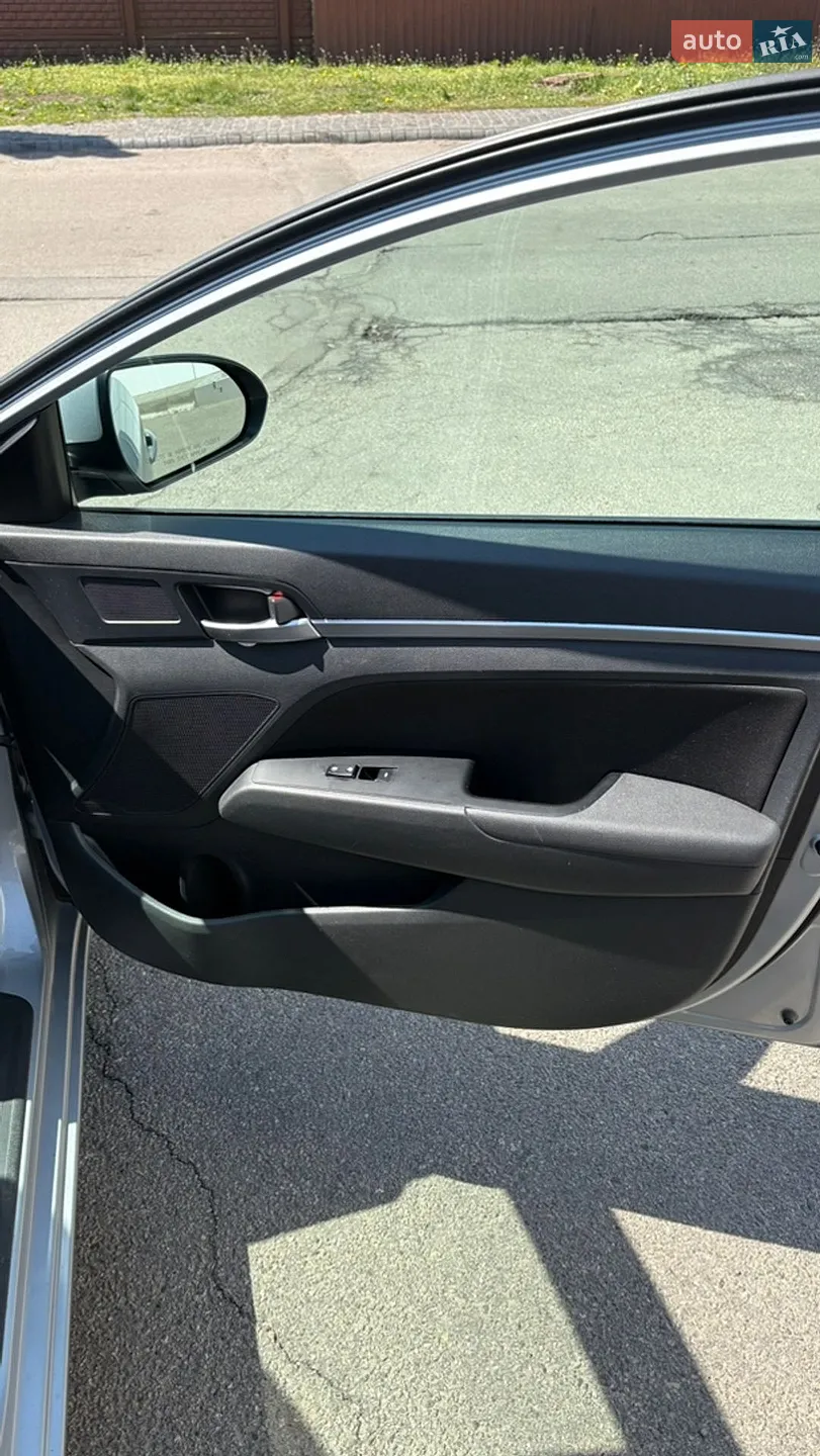 2019 Hyundai Elantra - мініатюра 10