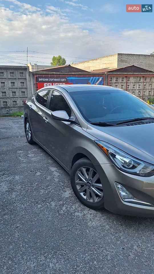 2013 Hyundai Elantra - мініатюра 17