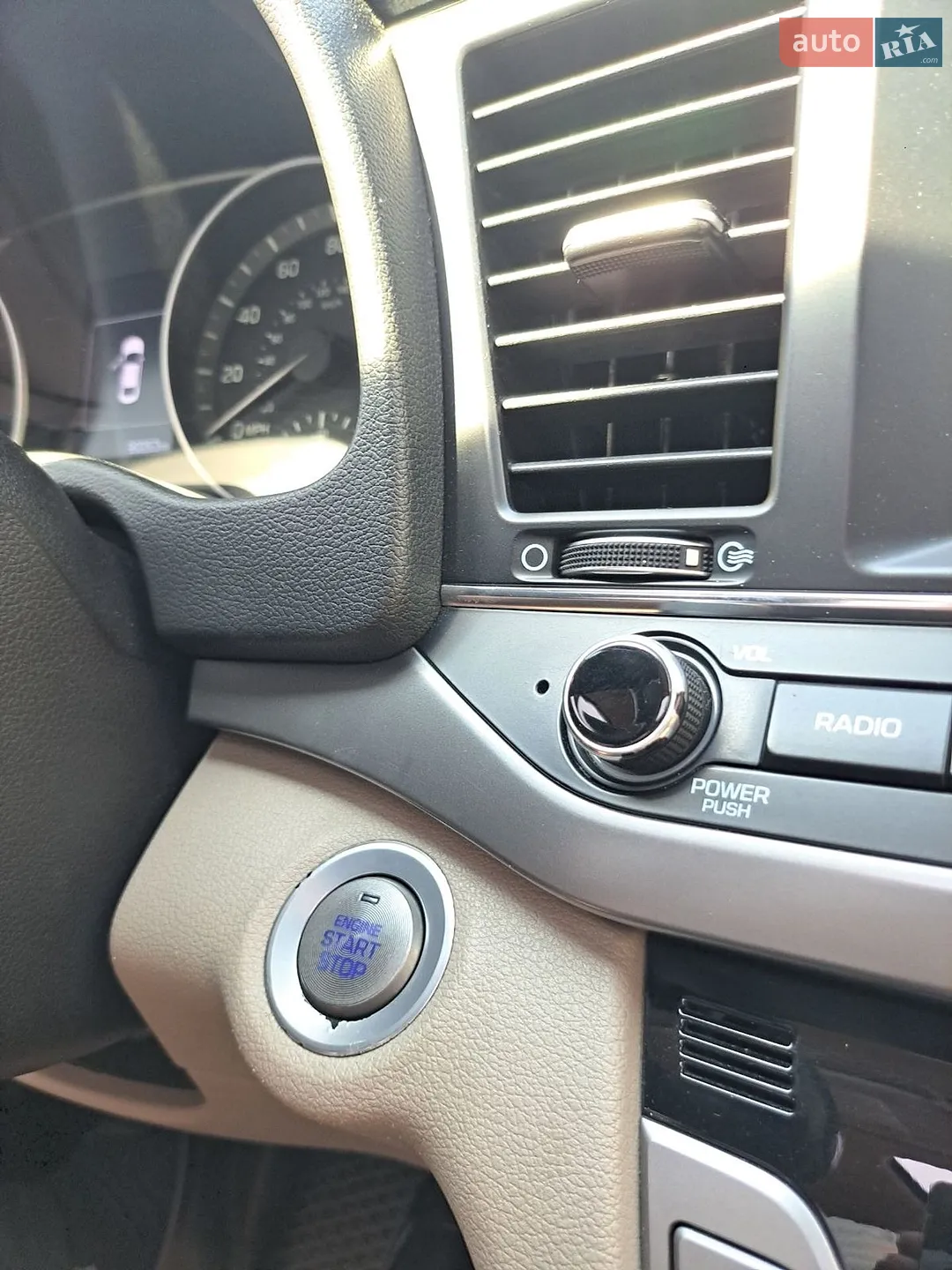 2017 Hyundai Elantra - мініатюра 16