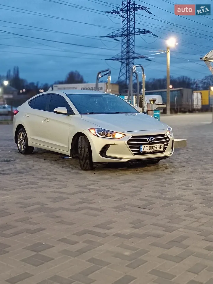 2016 Hyundai Elantra - мініатюра 30