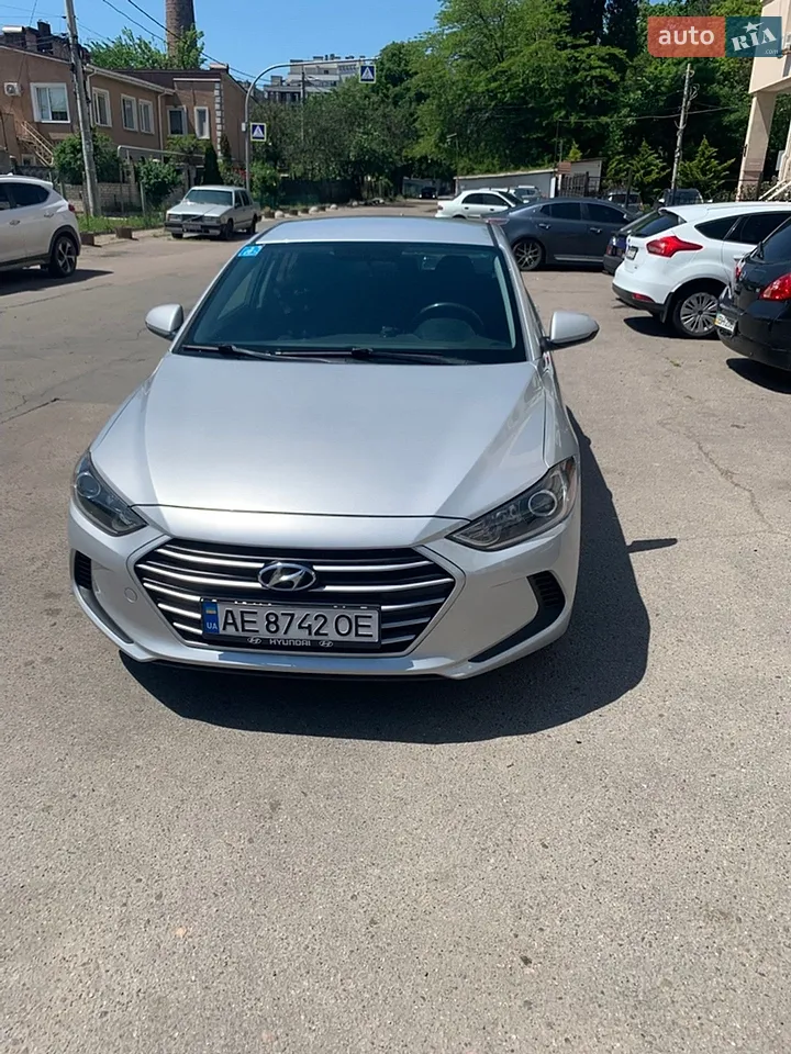 2017 Hyundai Elantra - мініатюра 10