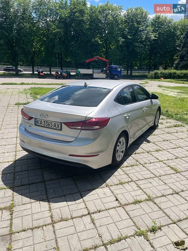 2016 Hyundai Elantra - мініатюра 18