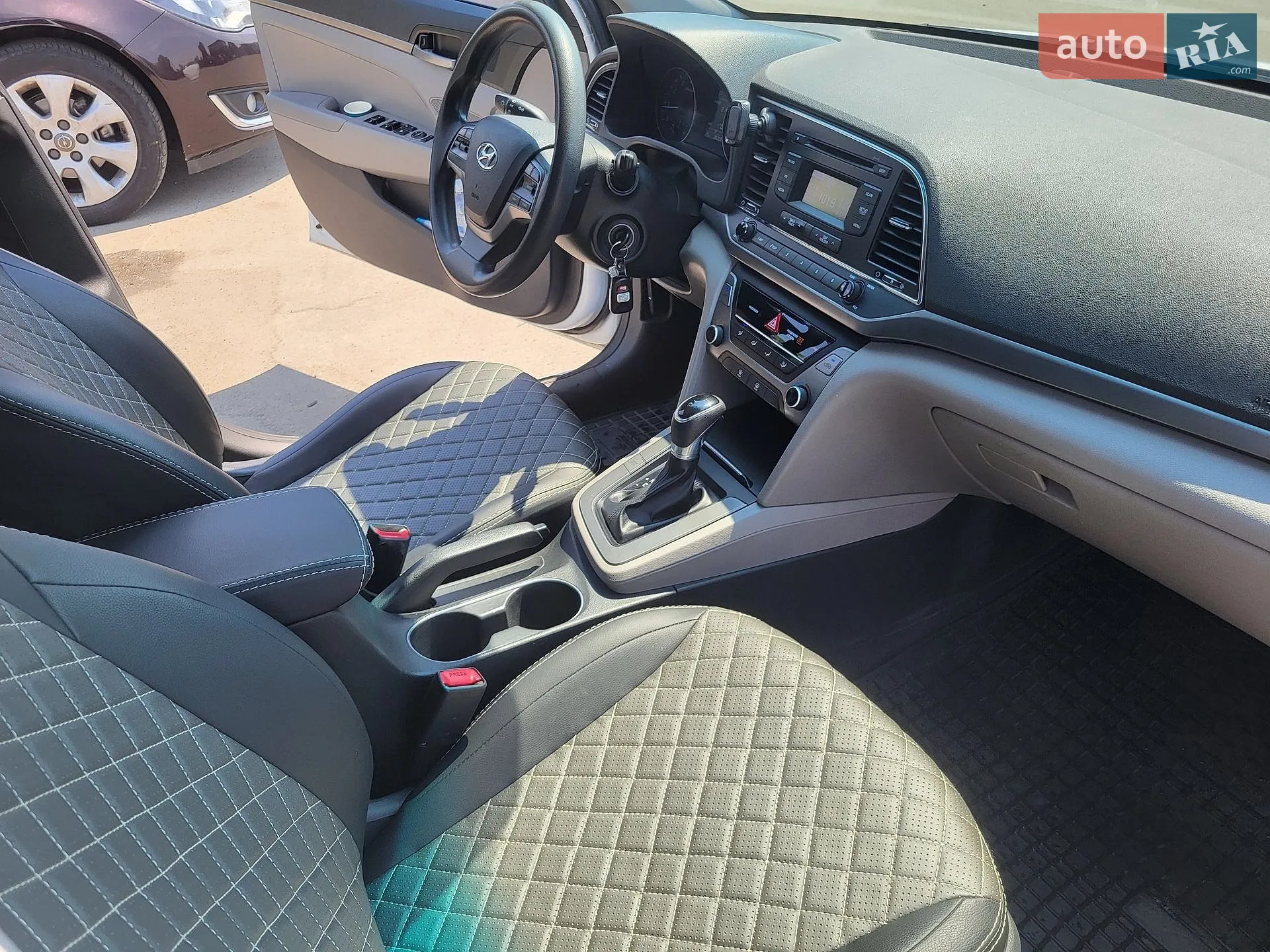 2017 Hyundai Elantra - мініатюра 9