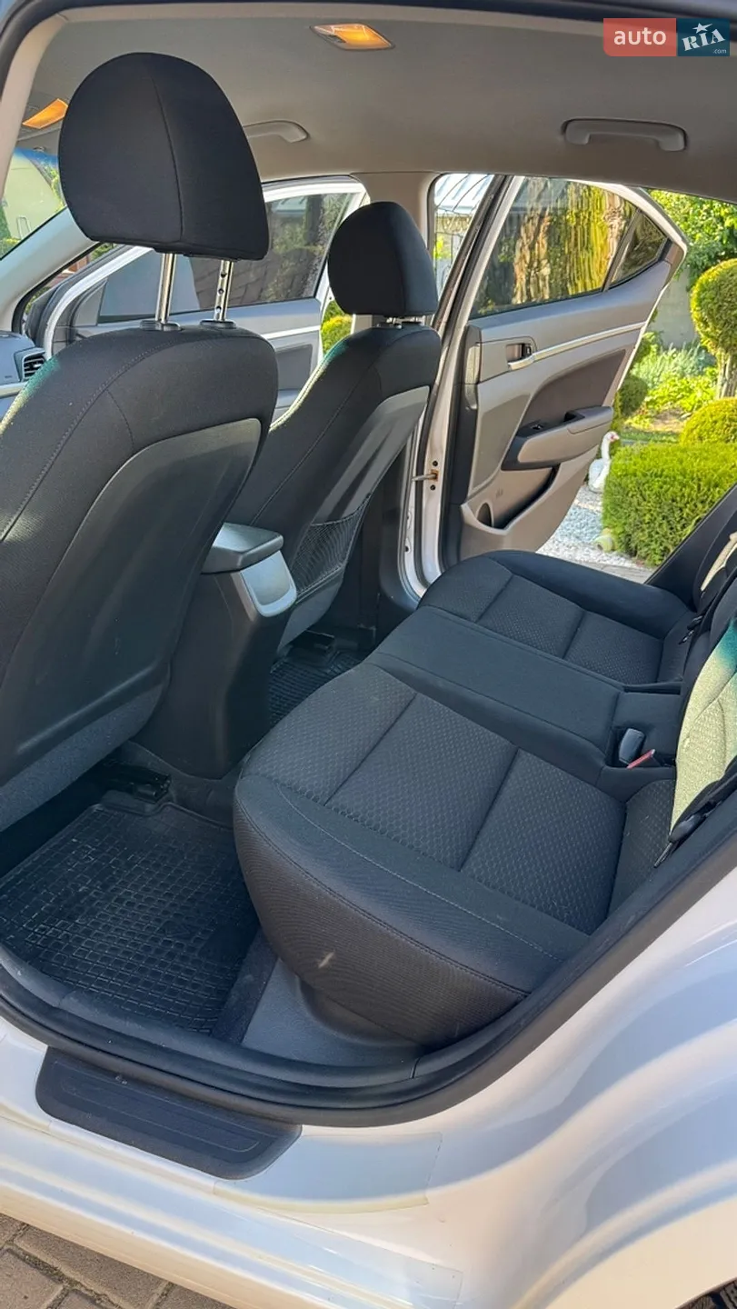 2019 Hyundai Elantra - мініатюра 10