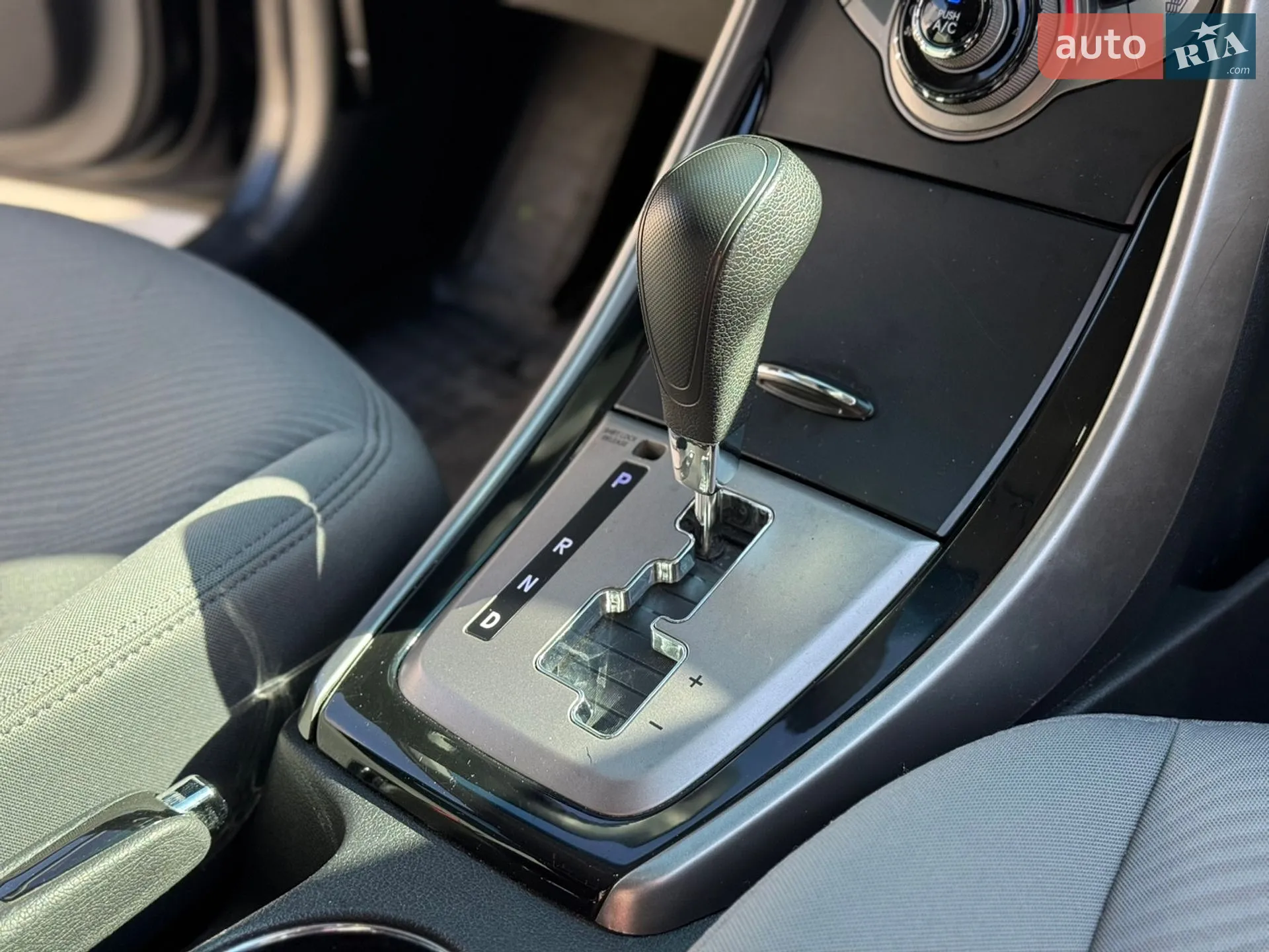 2013 Hyundai Elantra - мініатюра 12