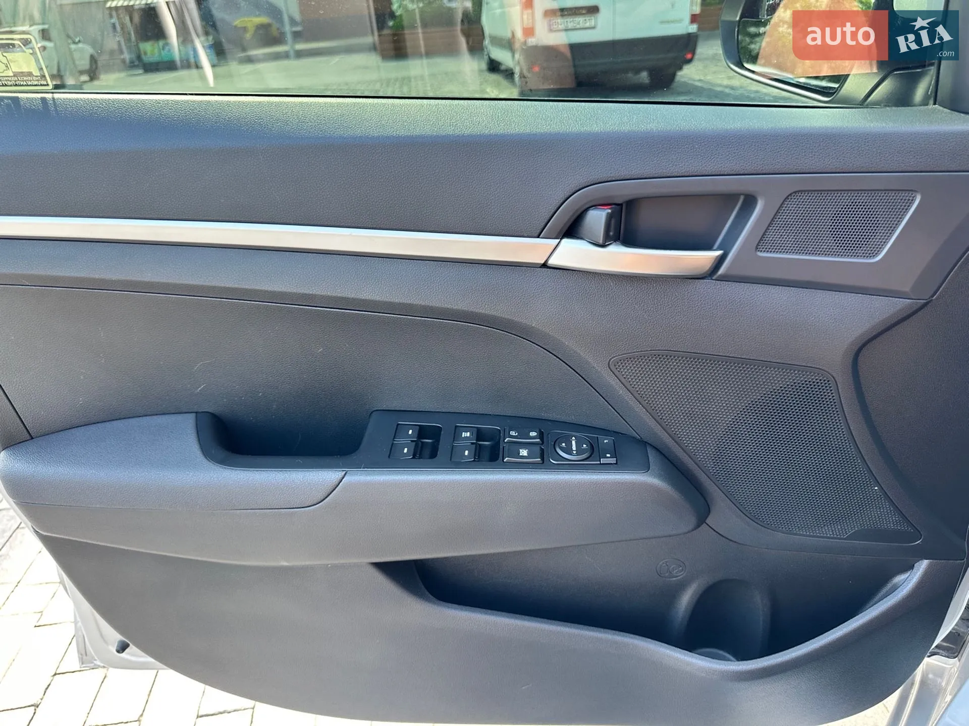 2019 Hyundai Elantra - мініатюра 17