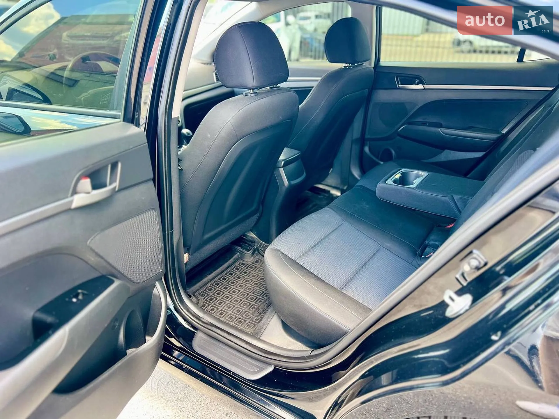 2017 Hyundai Elantra - мініатюра 16