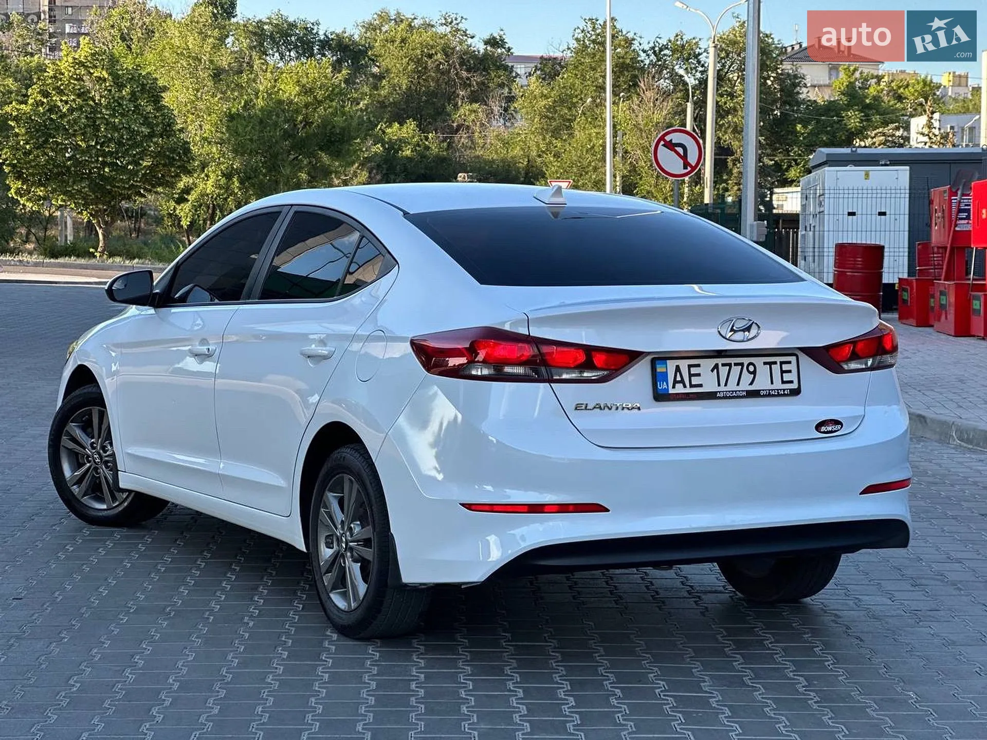 2017 Hyundai Elantra - мініатюра 6