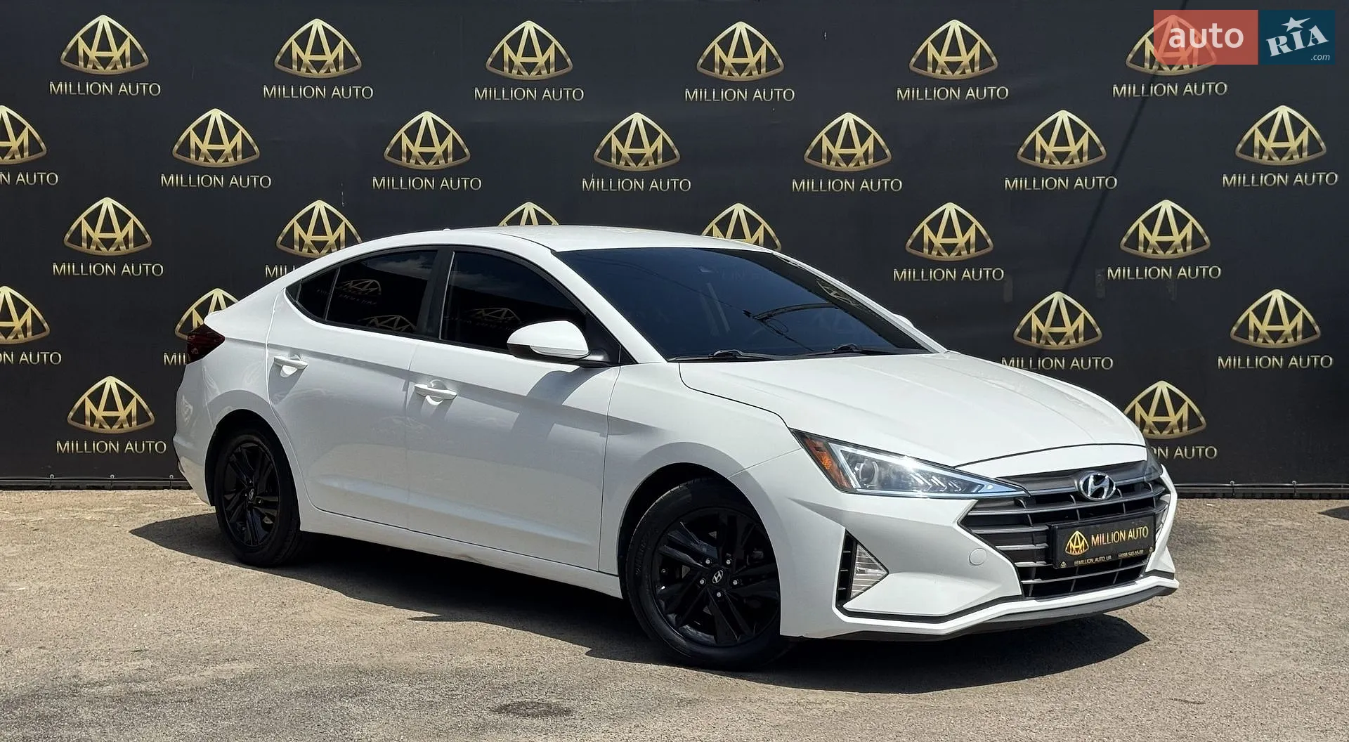 2019 Hyundai Elantra - фото 1