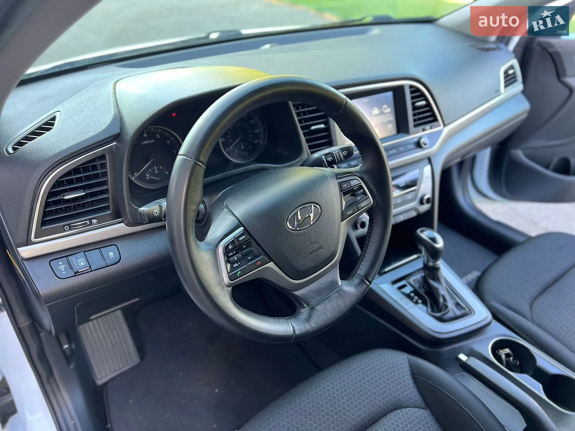 2017 Hyundai Elantra - мініатюра 39