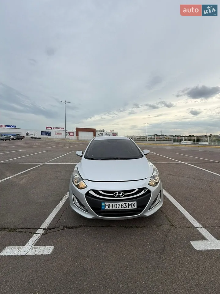 2013 Hyundai Elantra - мініатюра 18