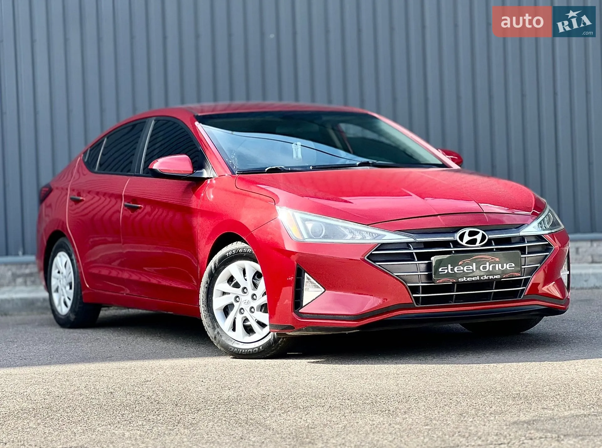 2019 Hyundai Elantra - фото 1