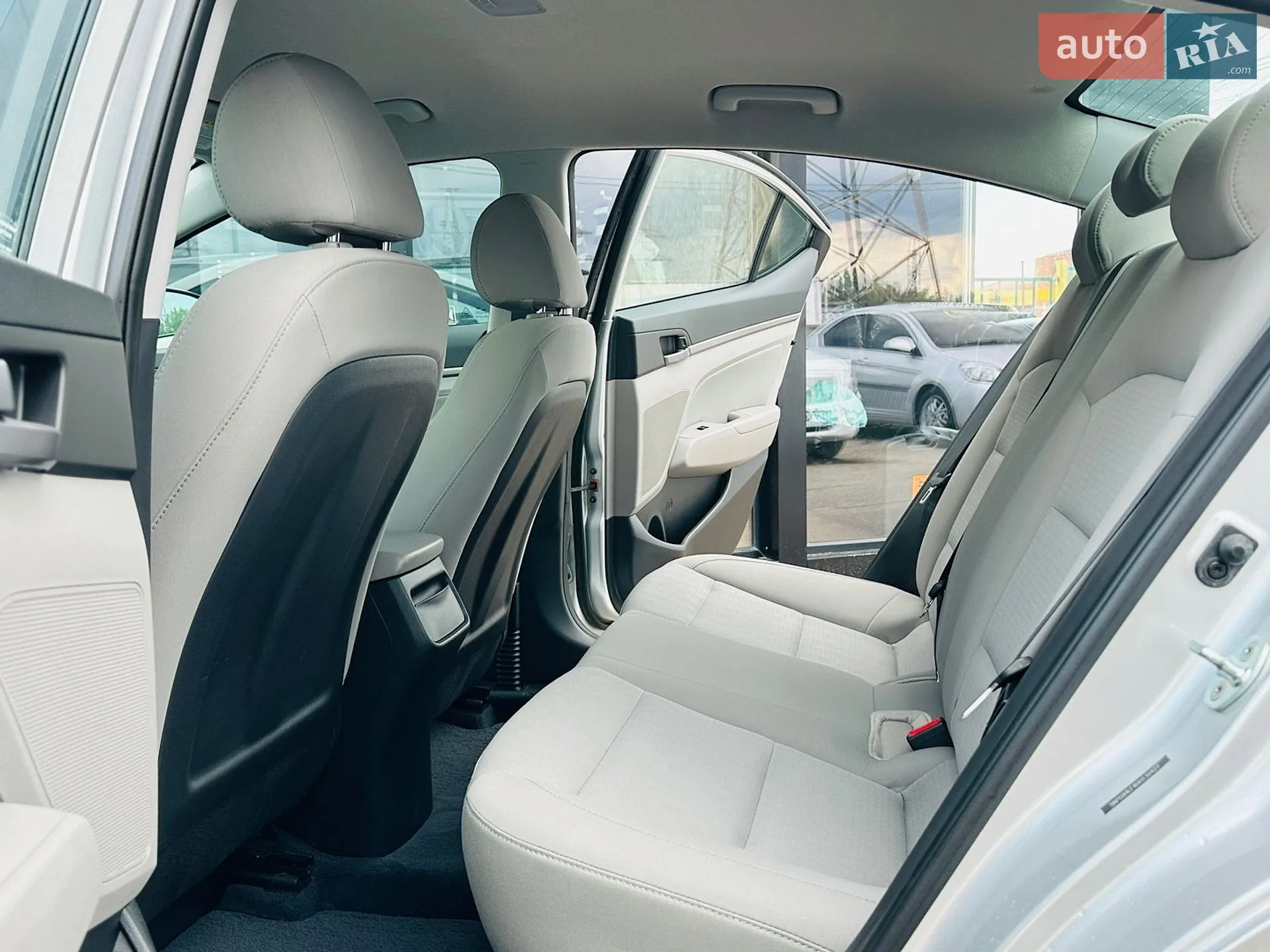2017 Hyundai Elantra - мініатюра 27