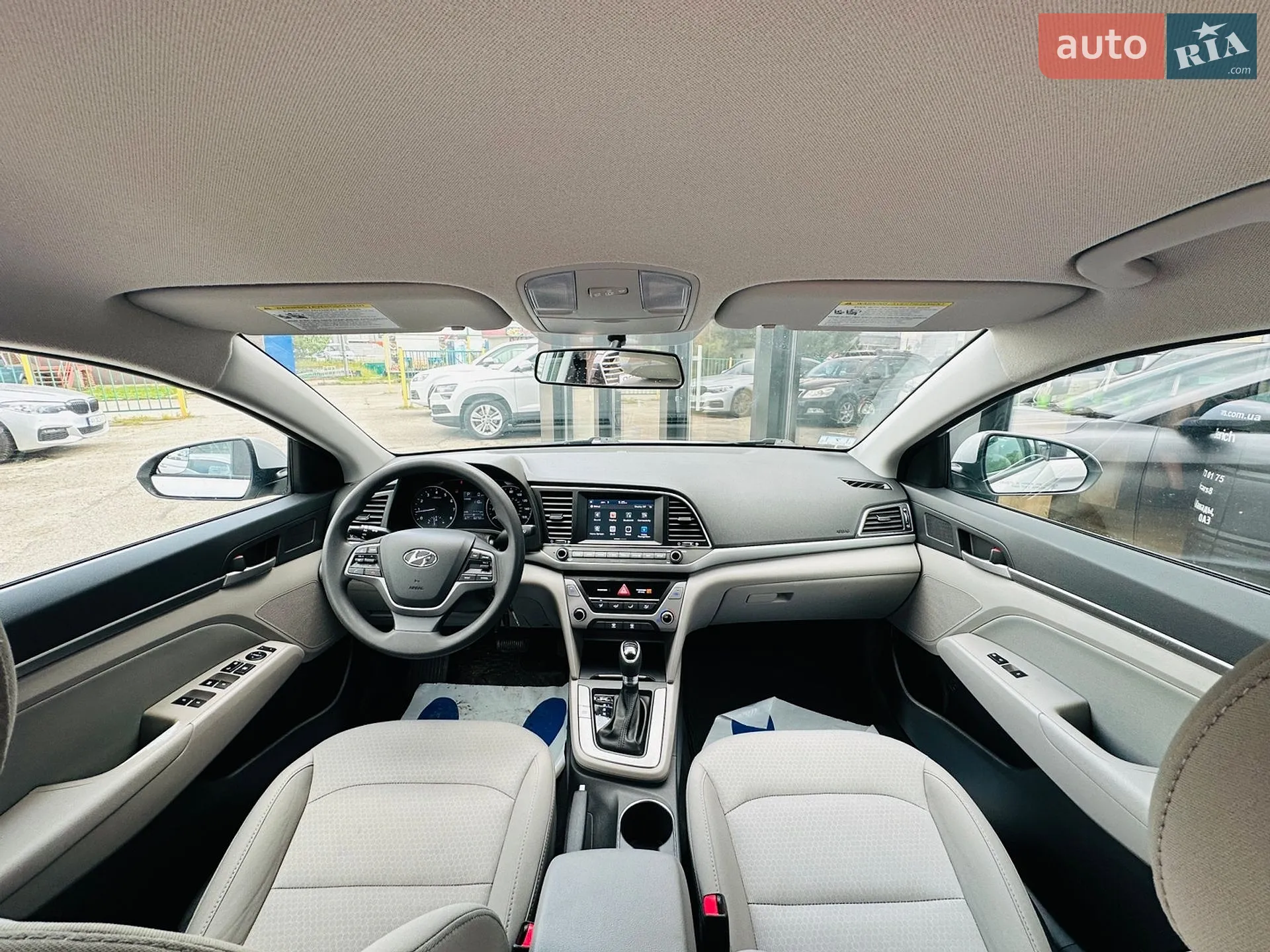 2017 Hyundai Elantra - мініатюра 31