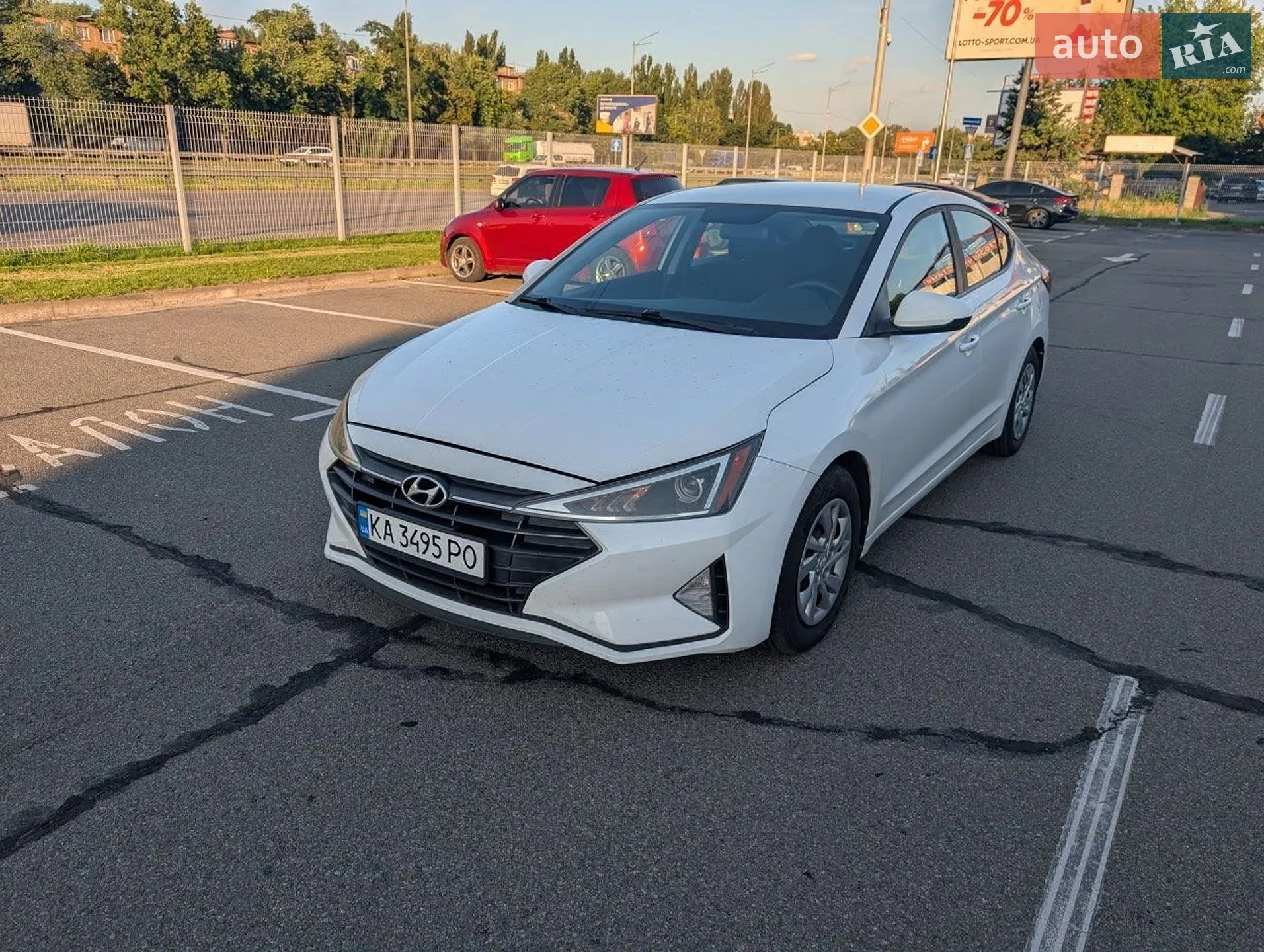 2019 Hyundai Elantra - фото 1