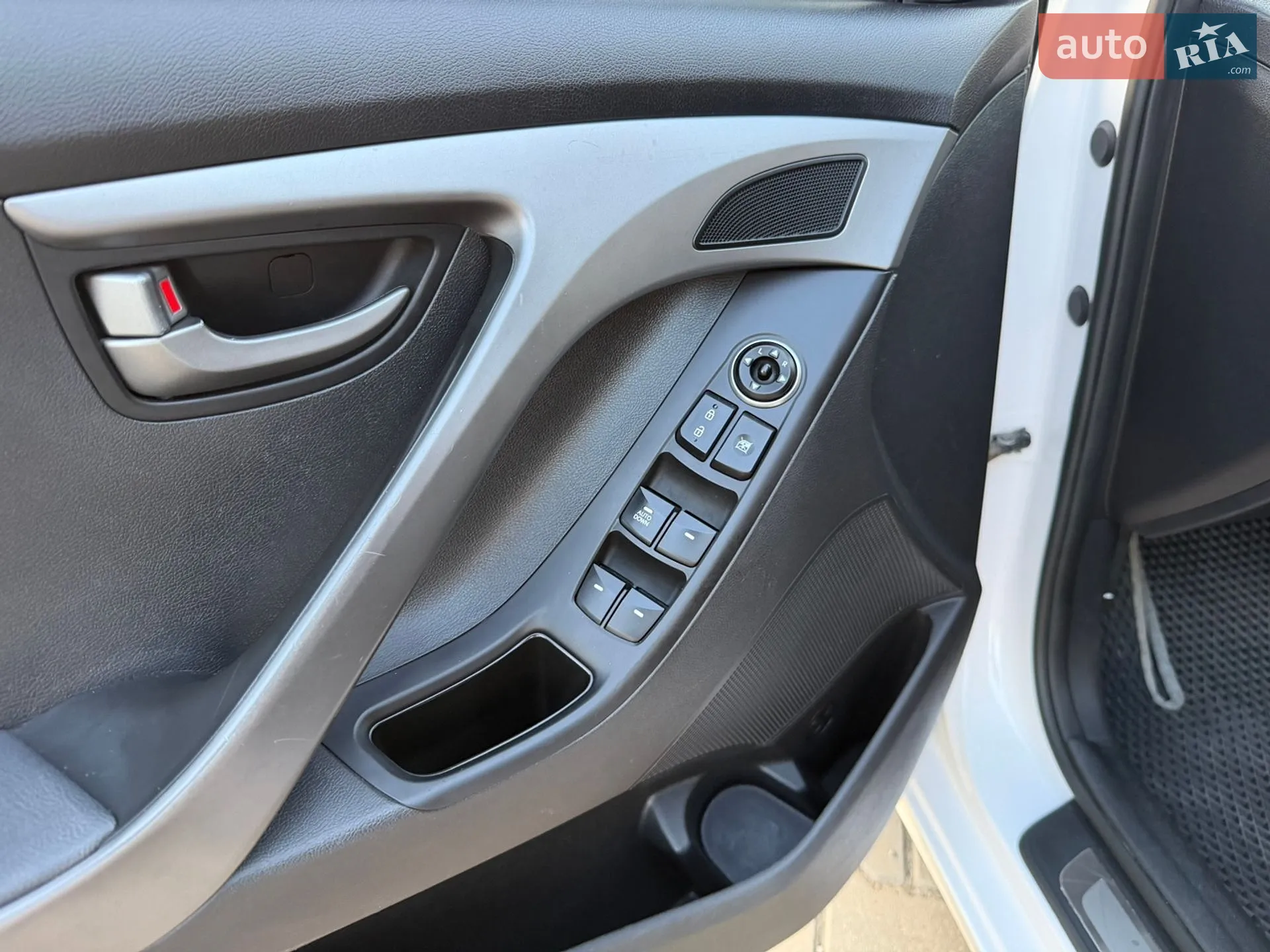 2015 Hyundai Elantra - мініатюра 38