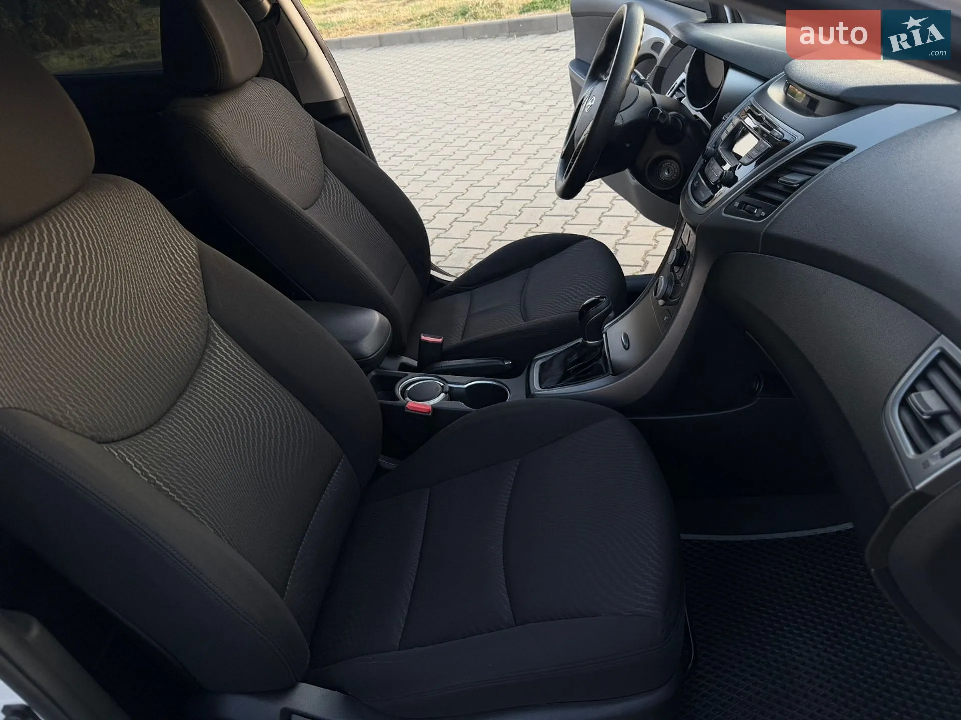 2015 Hyundai Elantra - мініатюра 46