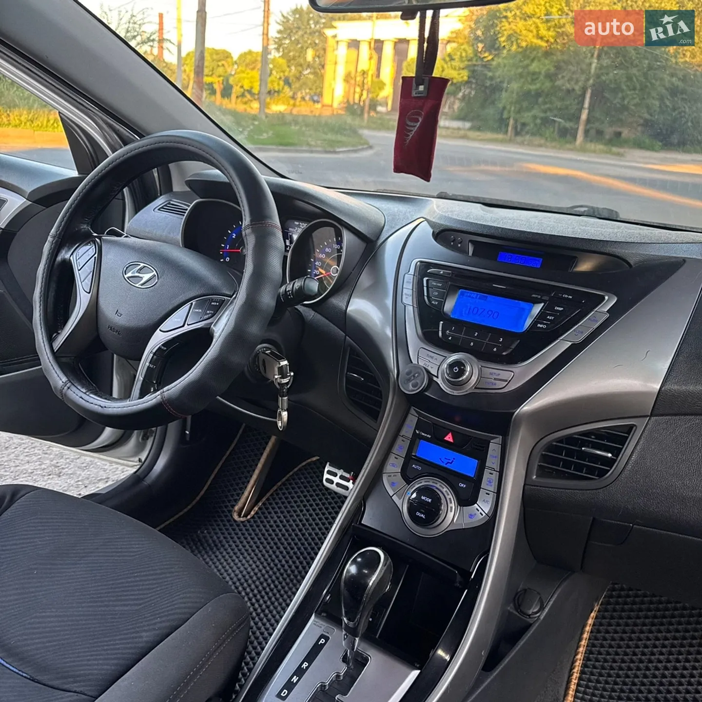2013 Hyundai Elantra - мініатюра 21