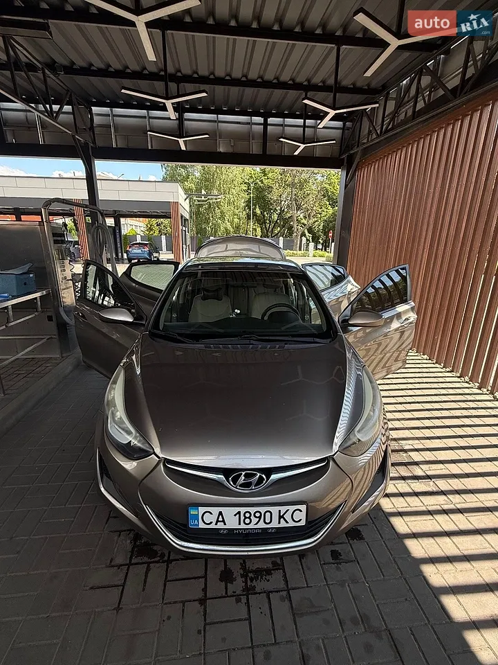 2013 Hyundai Elantra - мініатюра 9