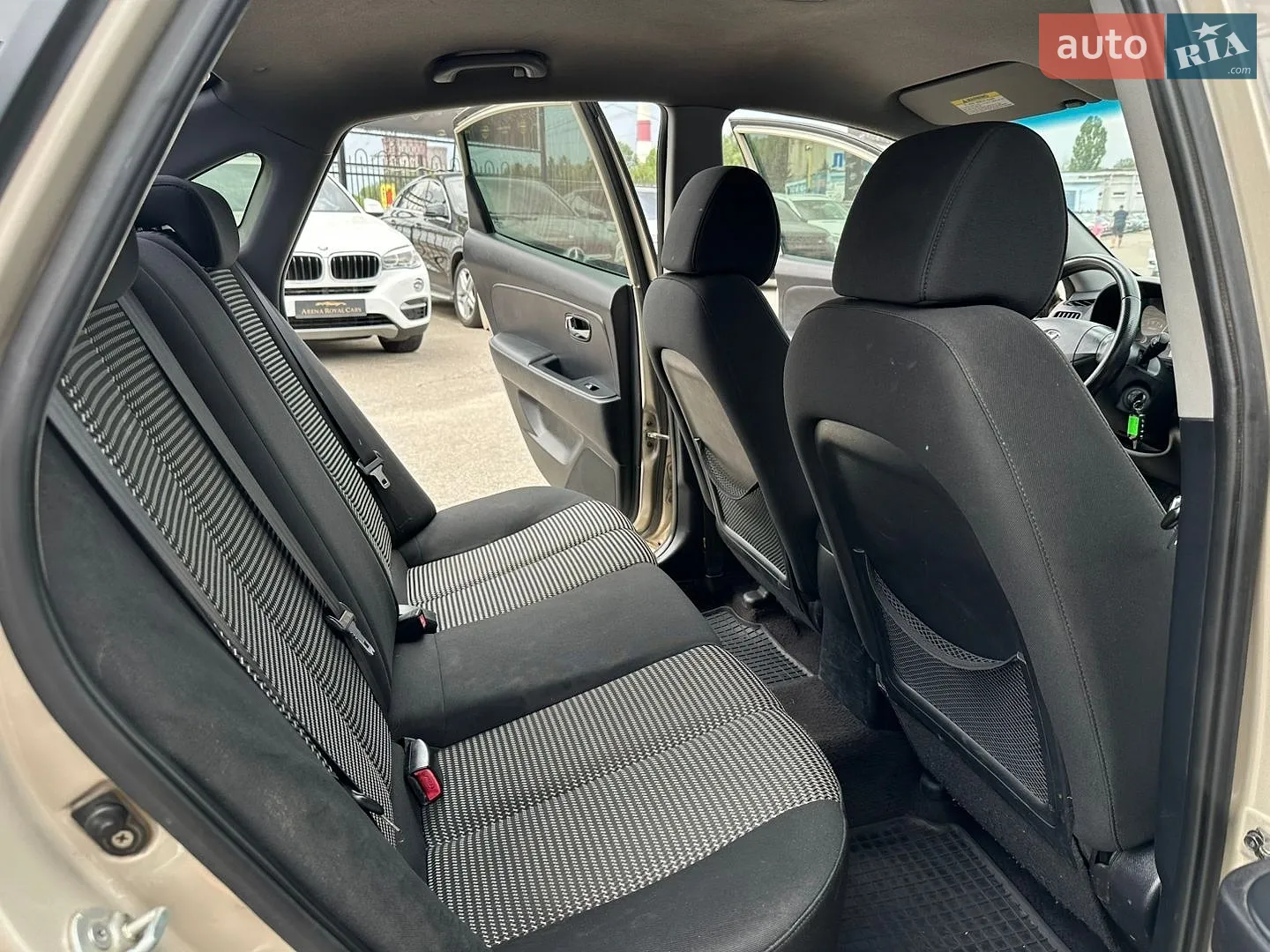 2010 Hyundai Elantra - мініатюра 18