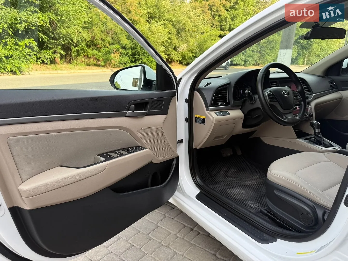 2016 Hyundai Elantra - мініатюра 19
