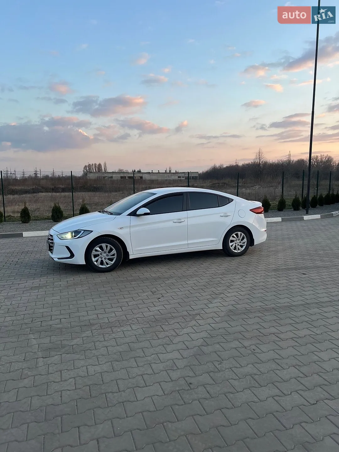 2016 Hyundai Elantra - мініатюра 2