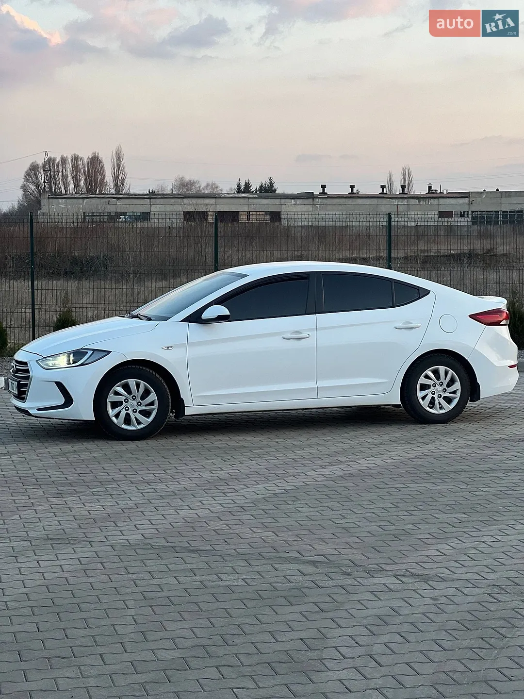 2016 Hyundai Elantra - мініатюра 5
