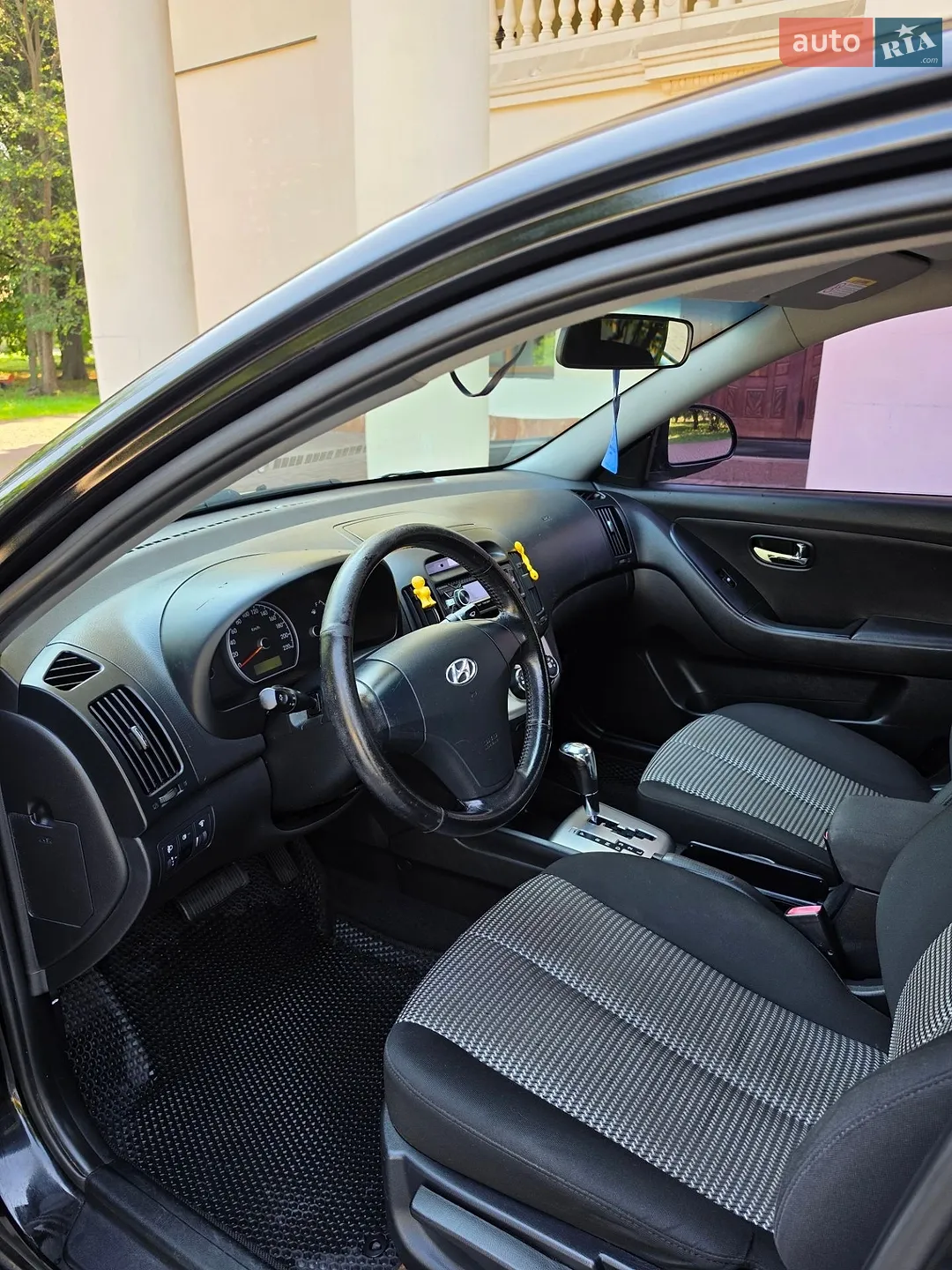 2010 Hyundai Elantra - мініатюра 17