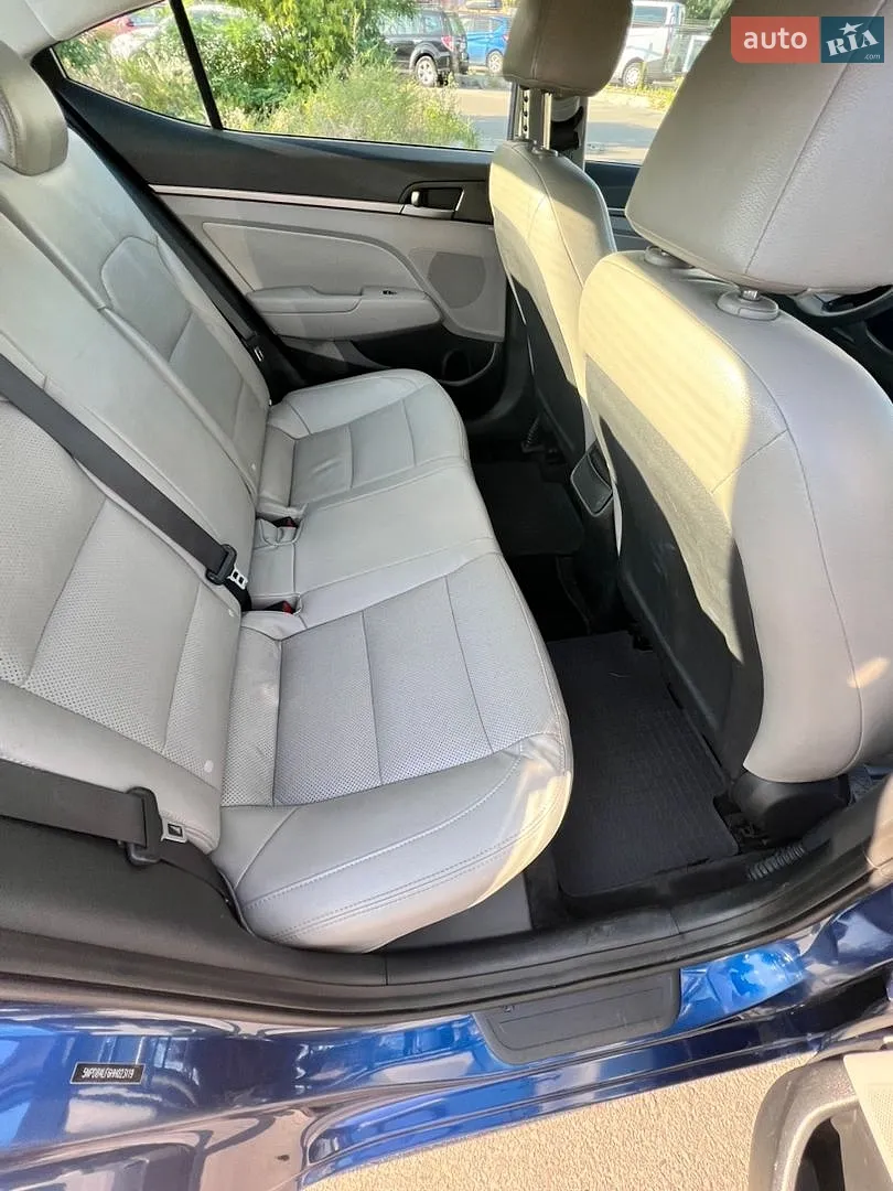 2016 Hyundai Elantra - мініатюра 8