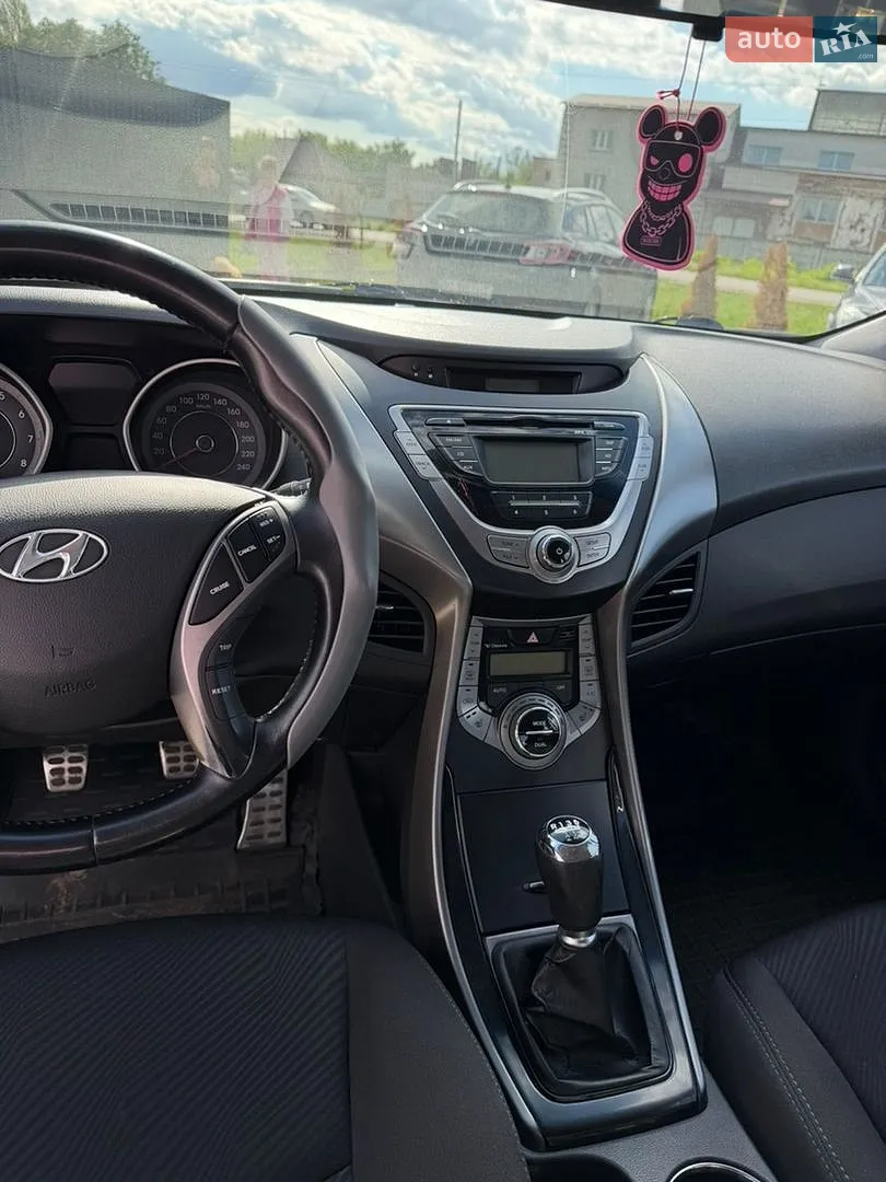 2013 Hyundai Elantra - мініатюра 23