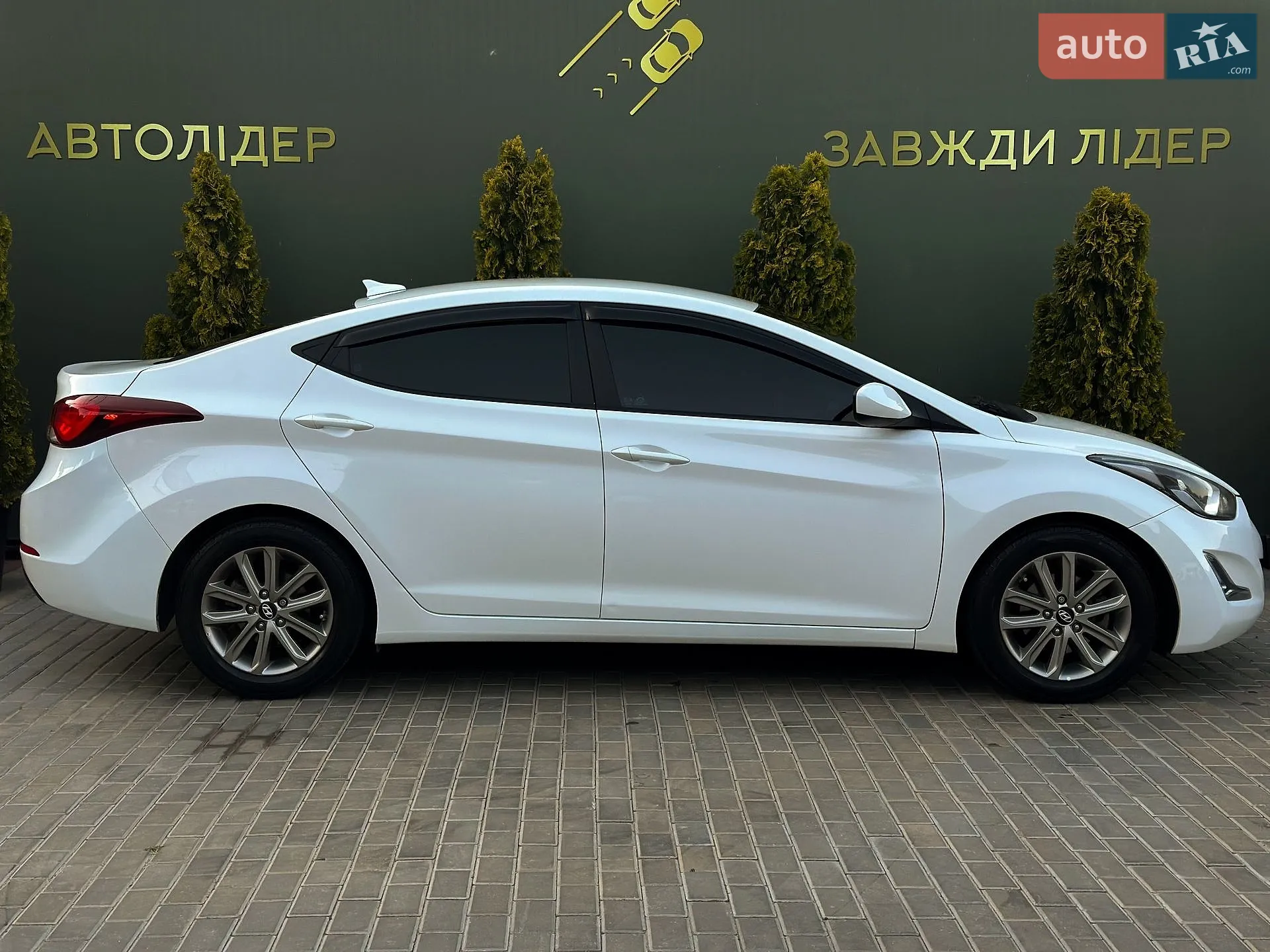 2015 Hyundai Elantra - мініатюра 30