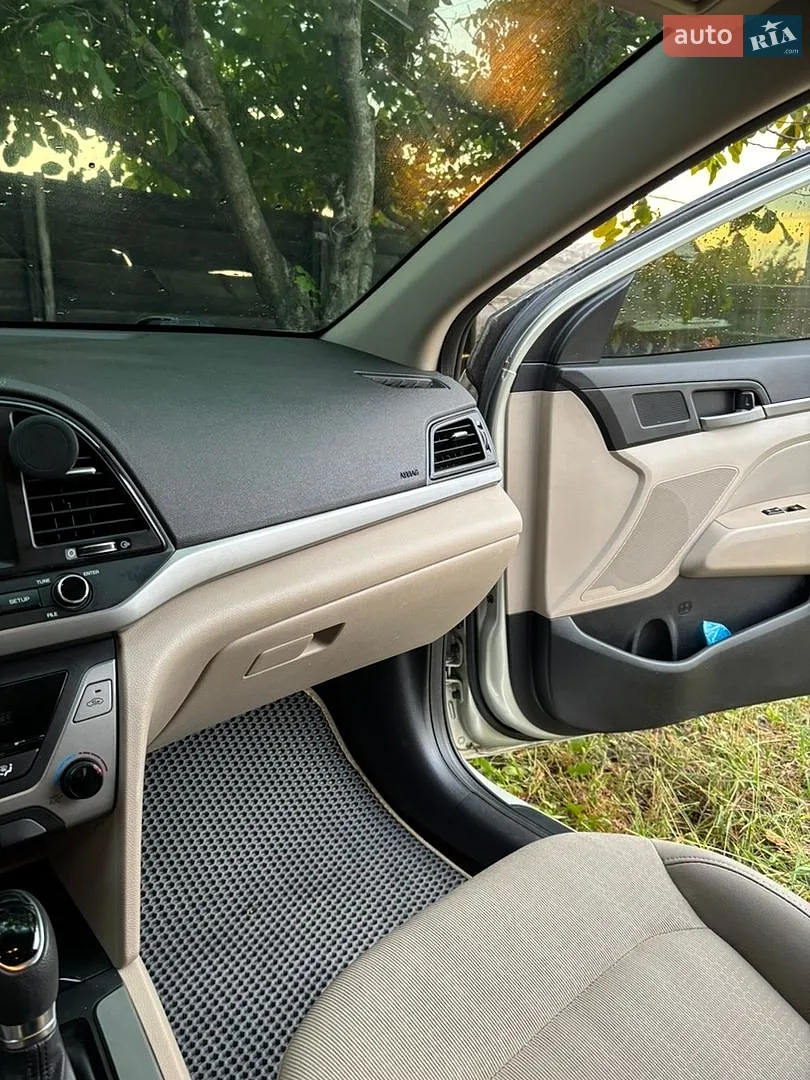 2016 Hyundai Elantra - мініатюра 26