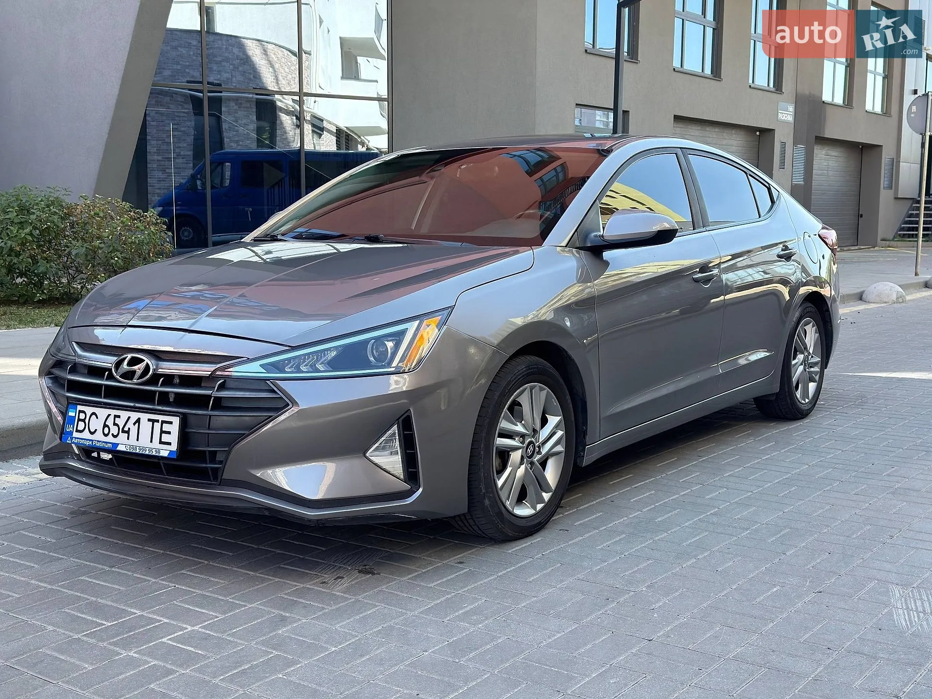 2019 Hyundai Elantra - фото 1