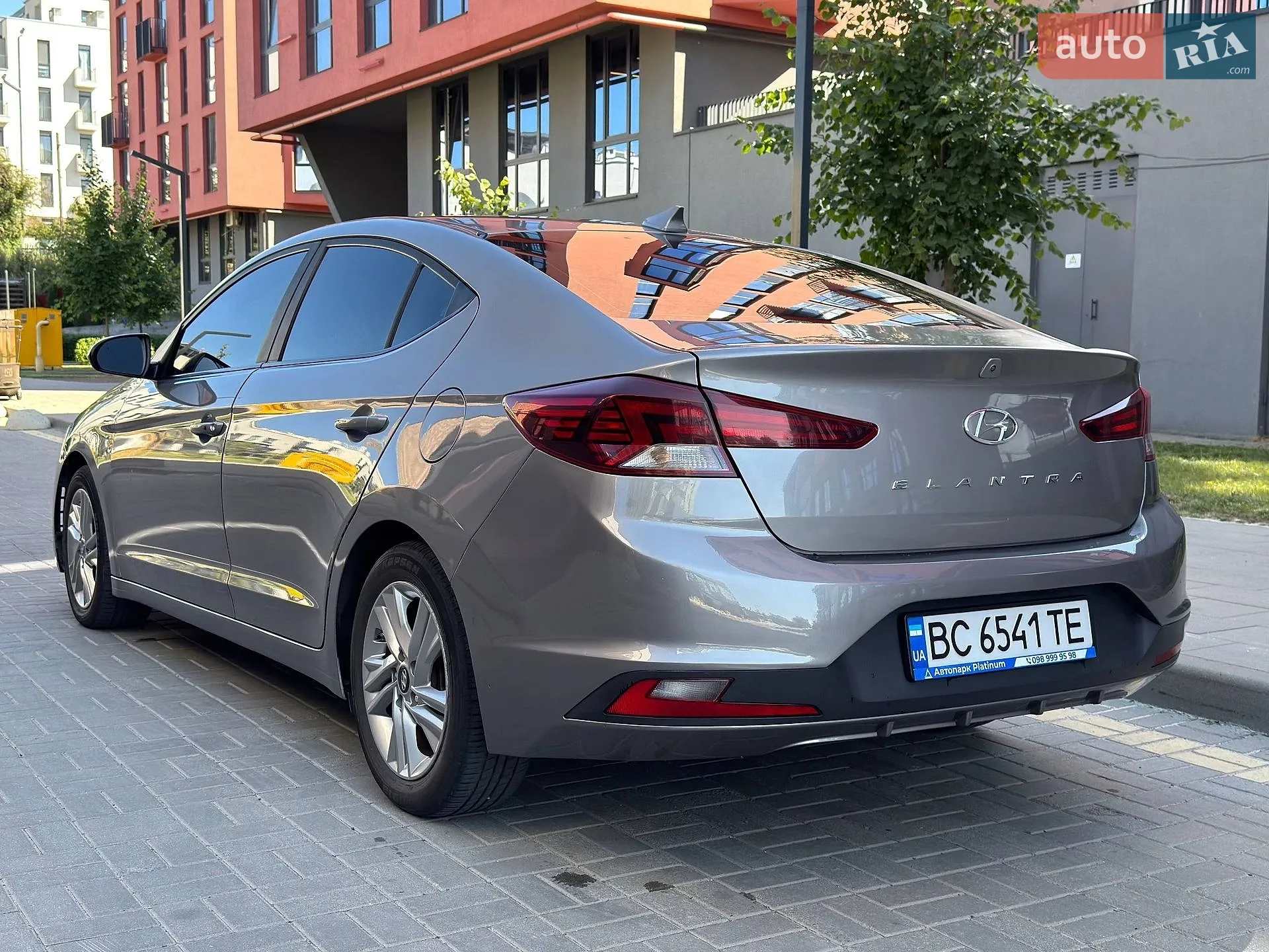 2019 Hyundai Elantra - мініатюра 5