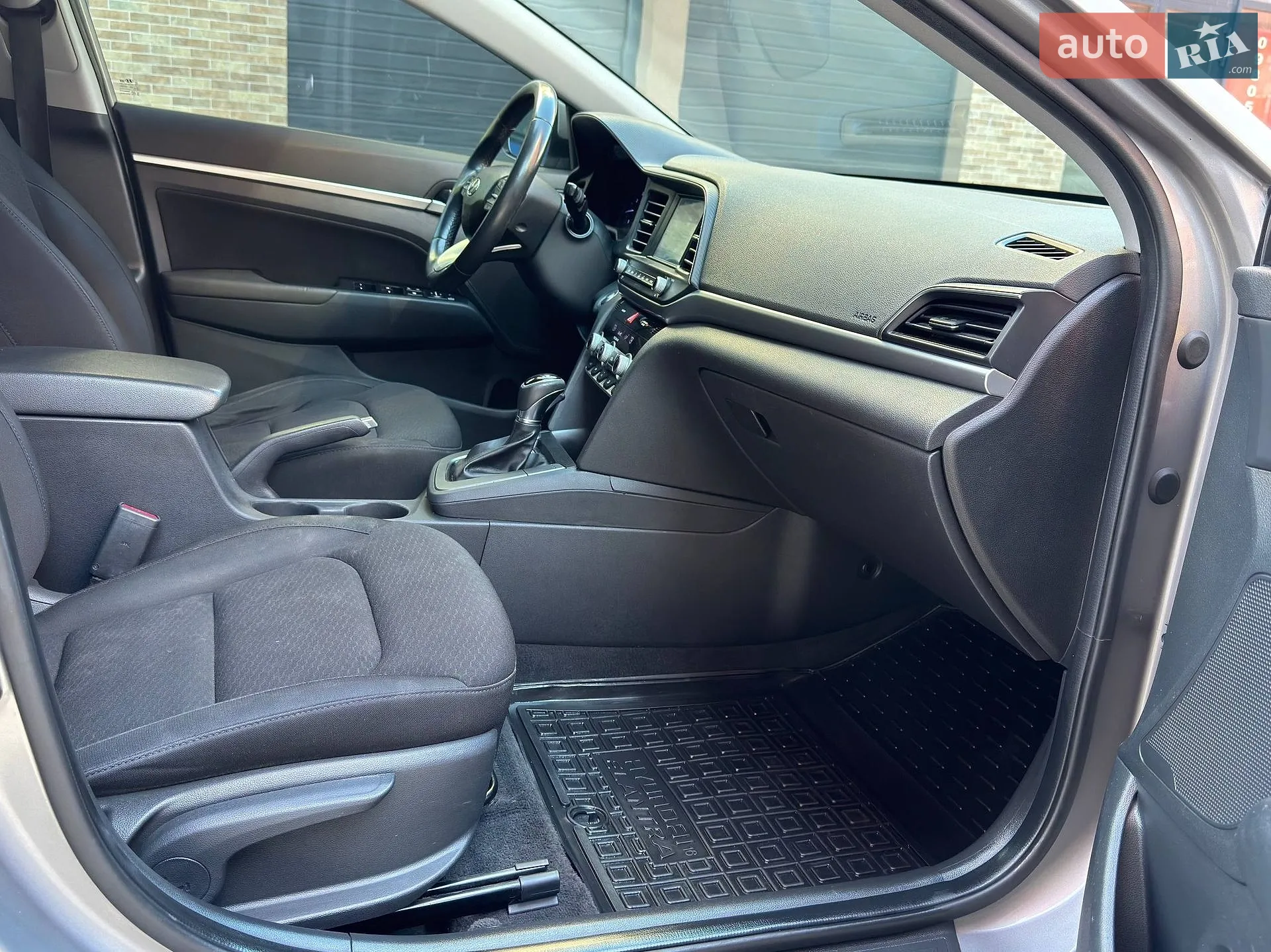 2019 Hyundai Elantra - мініатюра 13