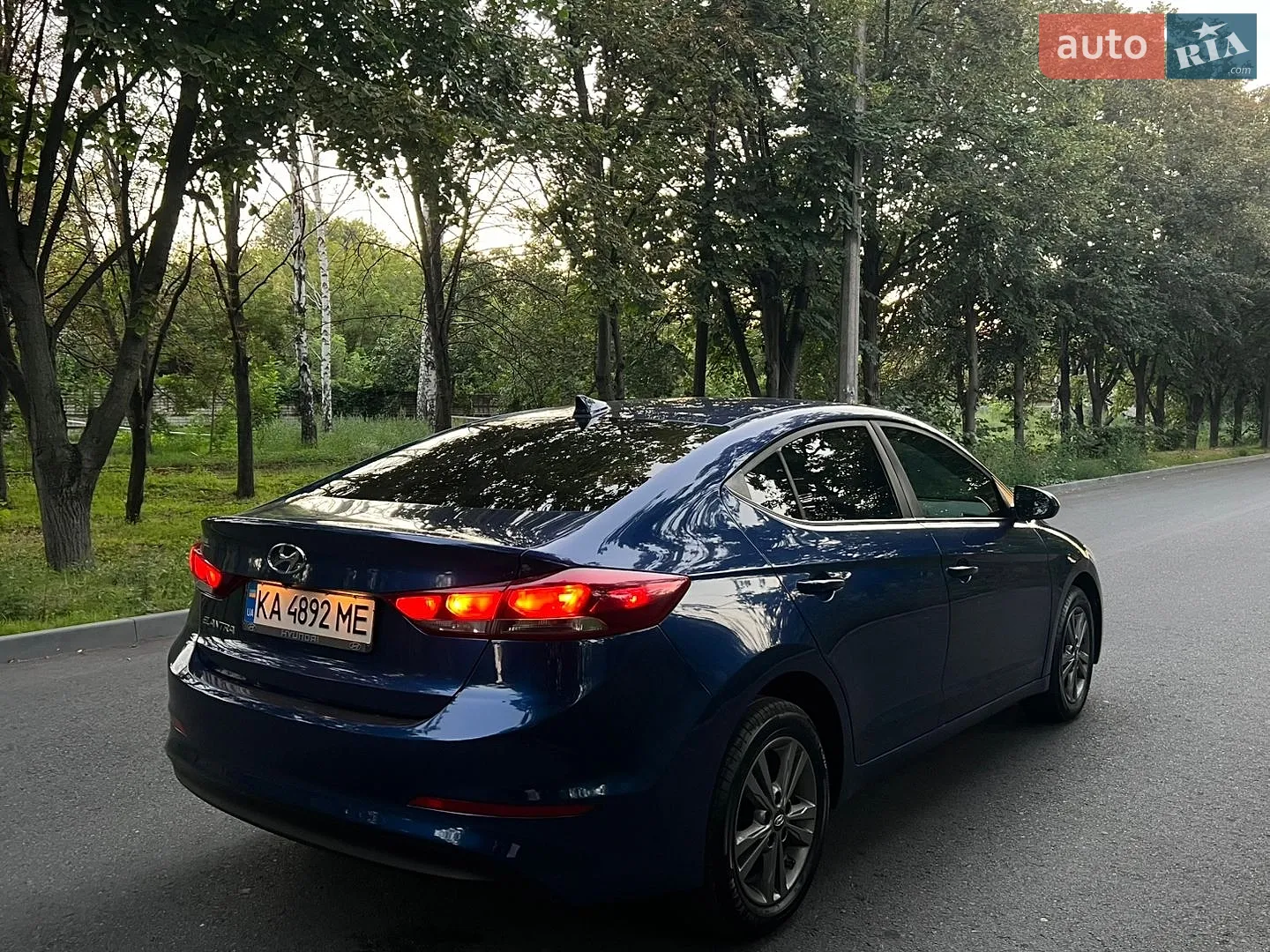 2016 Hyundai Elantra - мініатюра 16