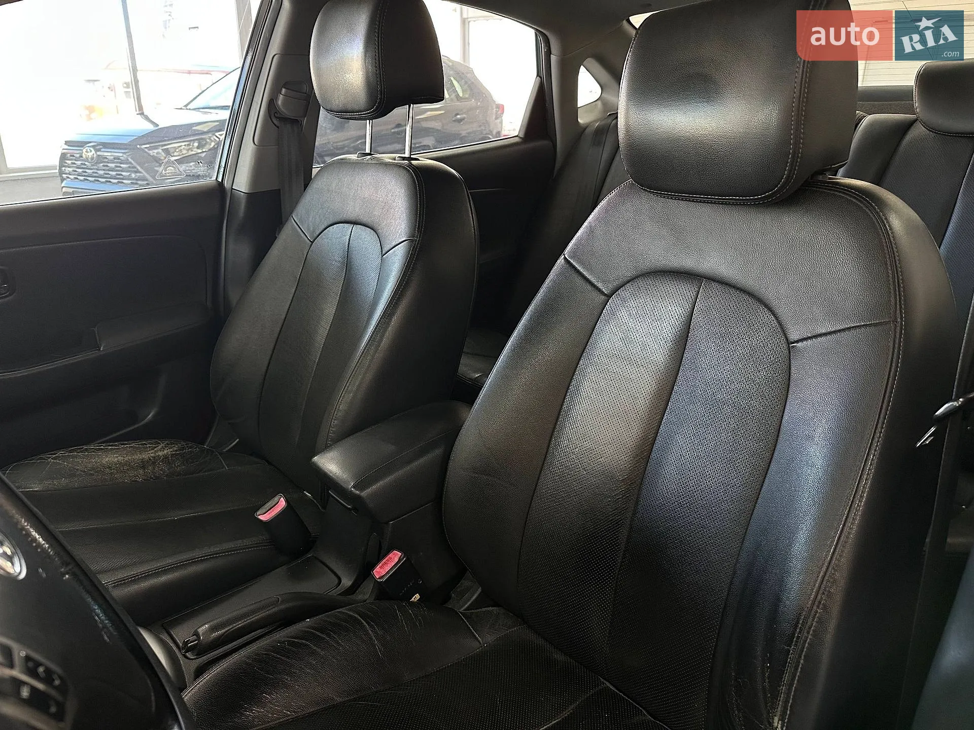 2010 Hyundai Elantra - мініатюра 17