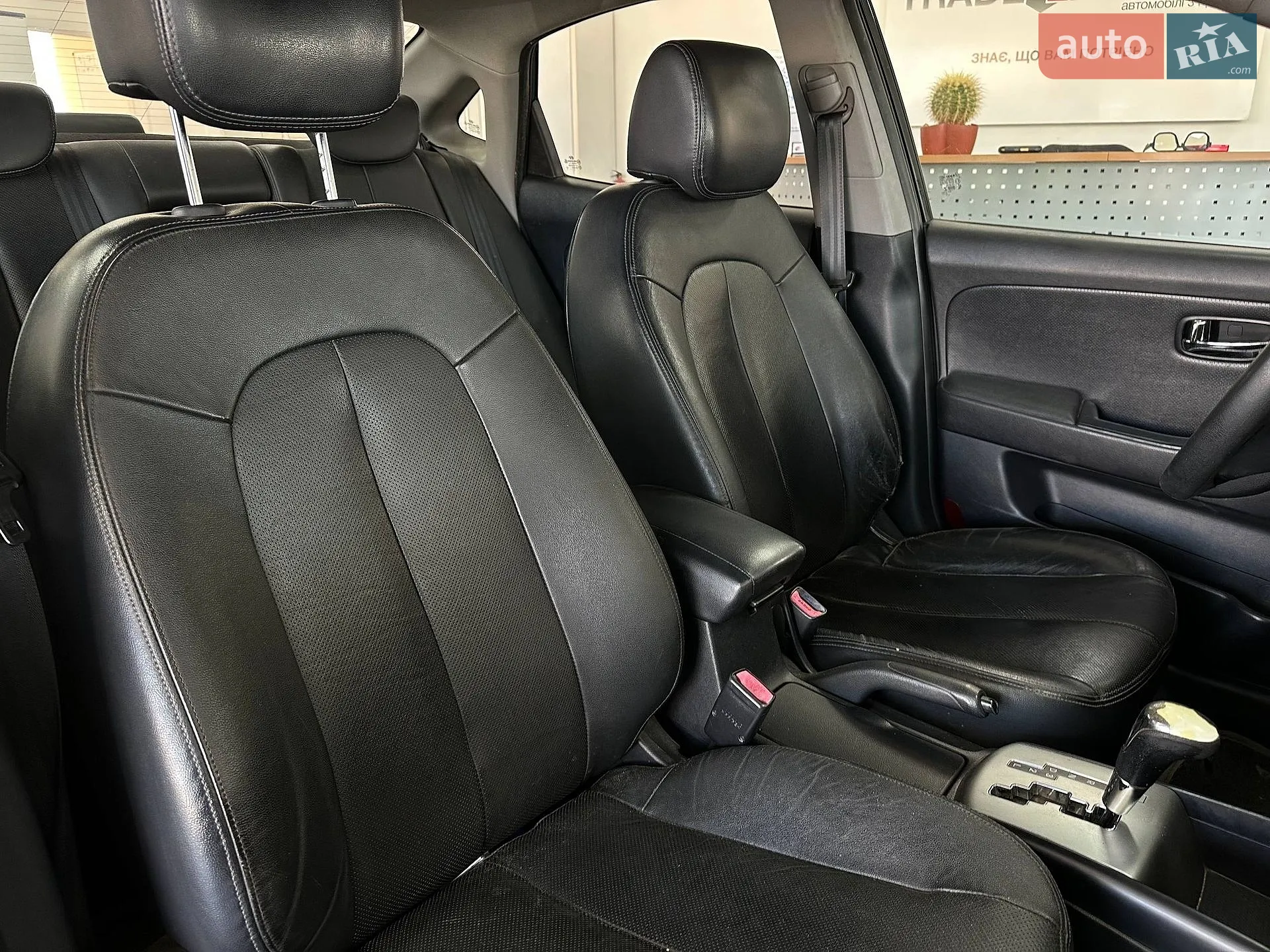 2010 Hyundai Elantra - мініатюра 21