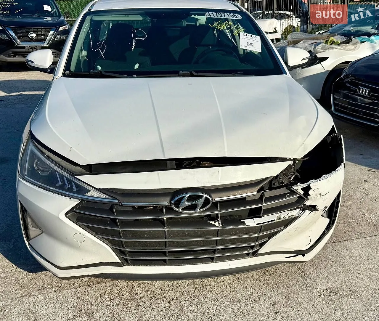 2019 Hyundai Elantra - фото 1