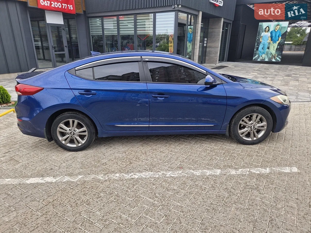 2016 Hyundai Elantra - мініатюра 31