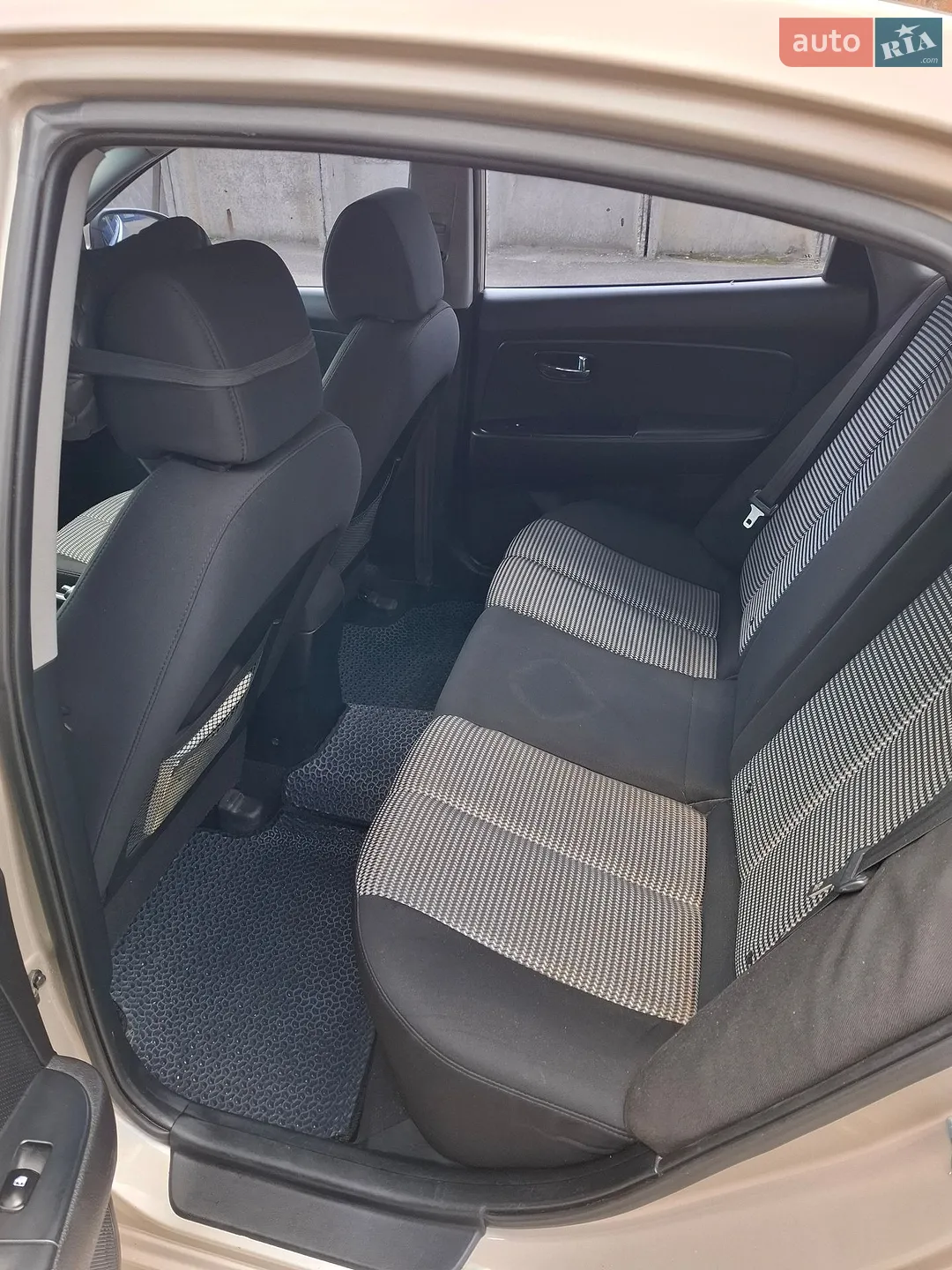 2010 Hyundai Elantra - мініатюра 12
