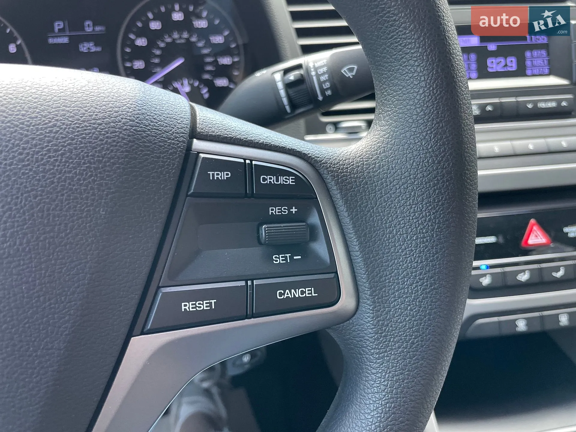 2017 Hyundai Elantra - мініатюра 17