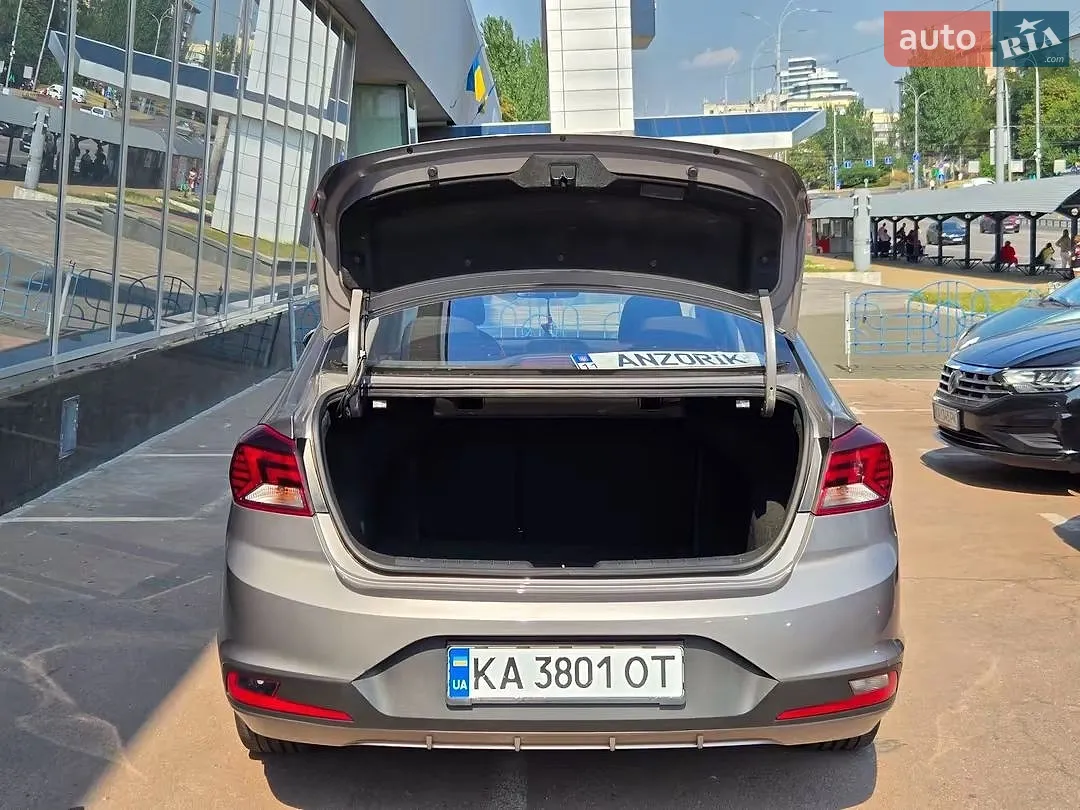 2020 Hyundai Elantra - мініатюра 9