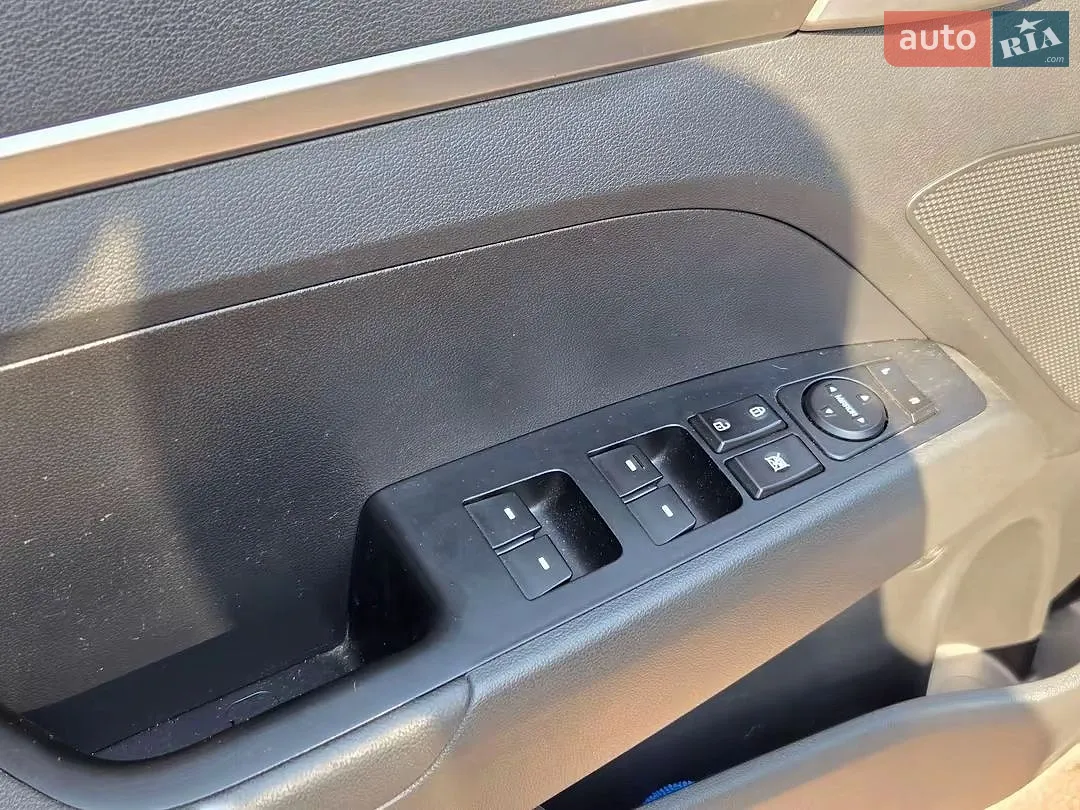 2020 Hyundai Elantra - мініатюра 12
