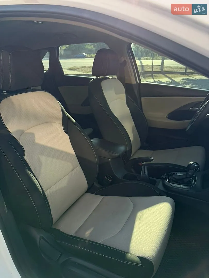 2019 Hyundai Elantra - мініатюра 10