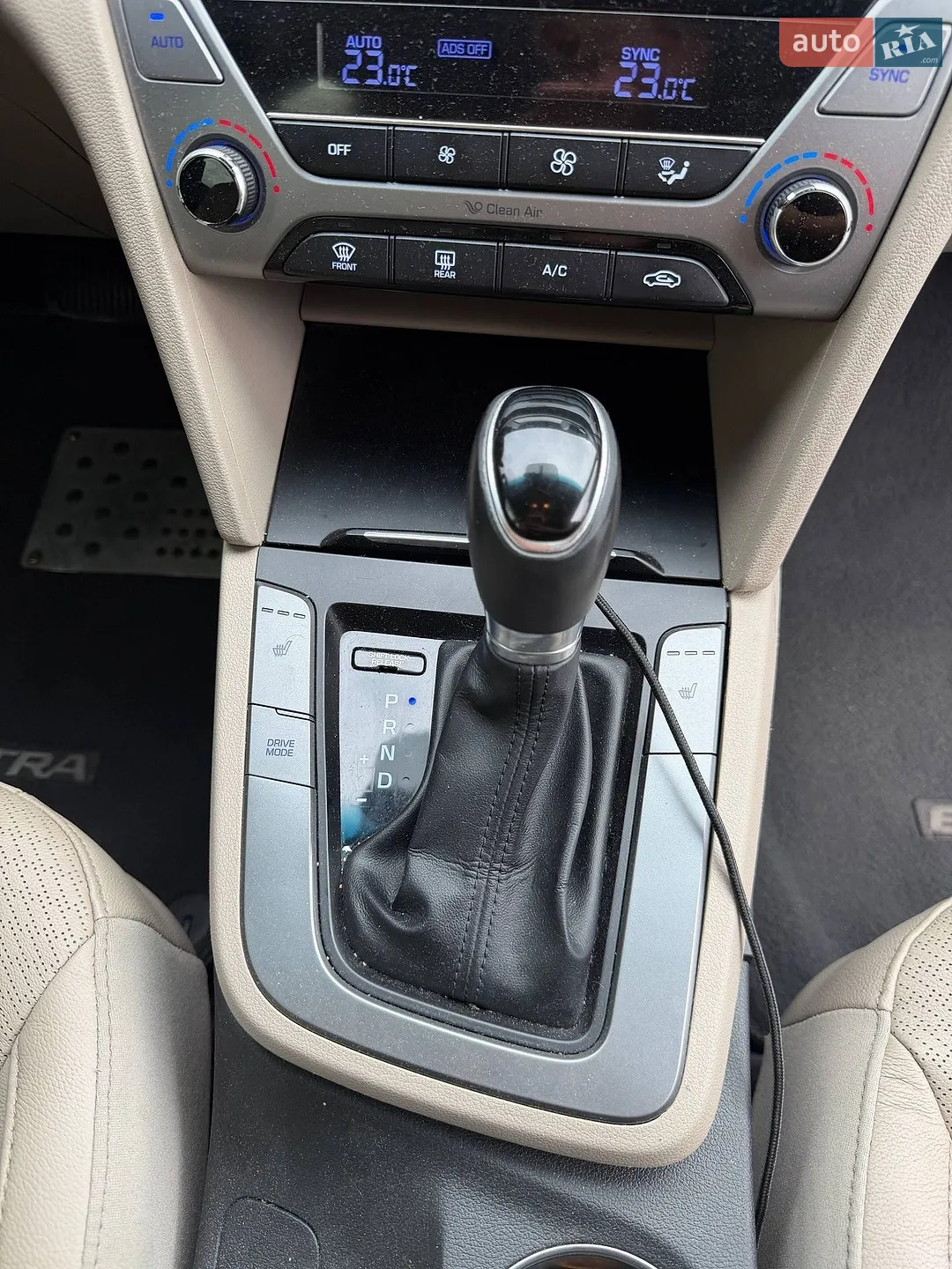 2016 Hyundai Elantra - мініатюра 26