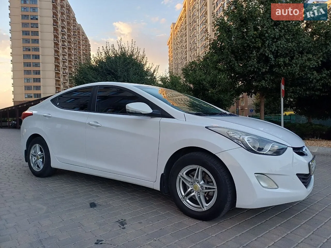 2013 Hyundai Elantra - фото 1