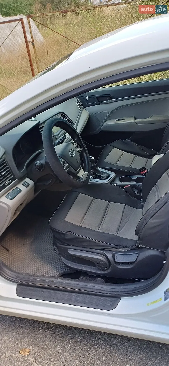 2016 Hyundai Elantra - мініатюра 10