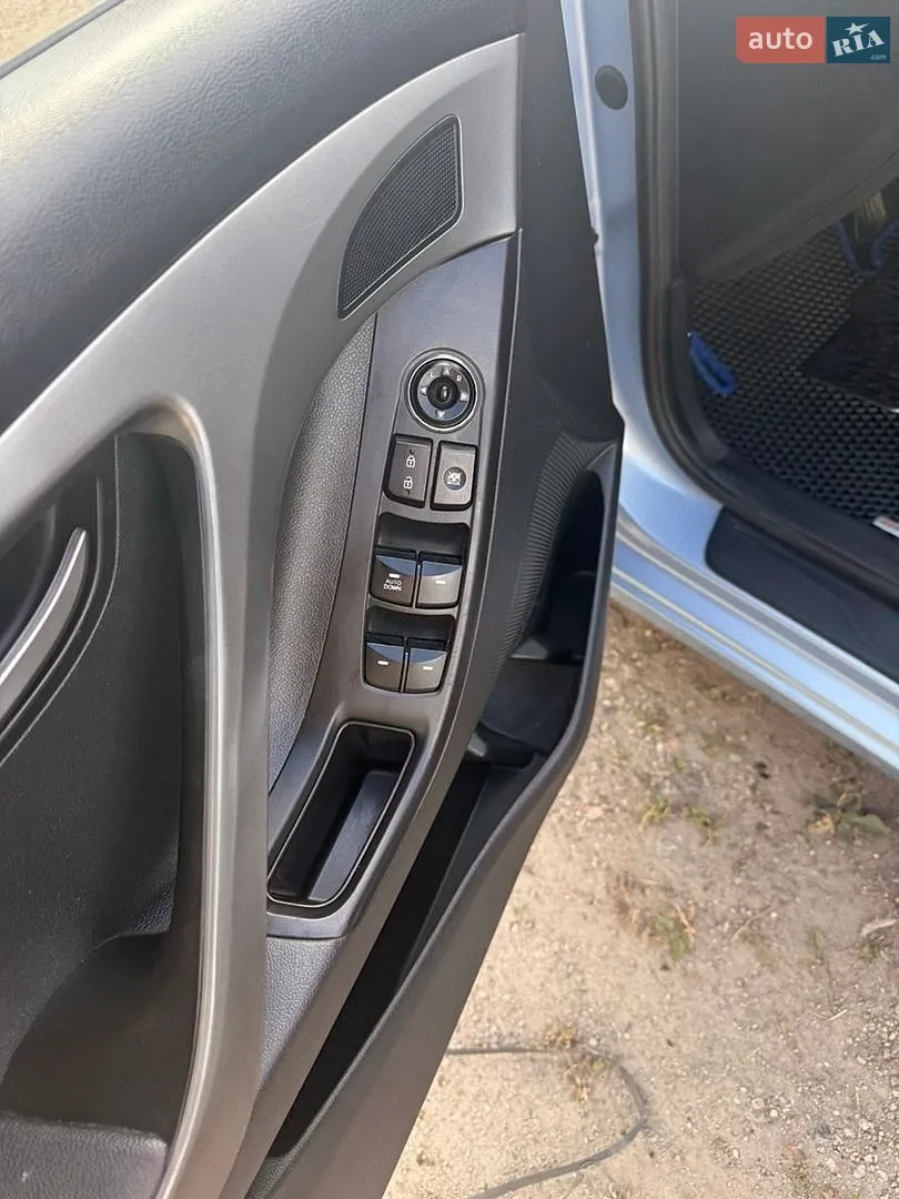 2013 Hyundai Elantra - мініатюра 9